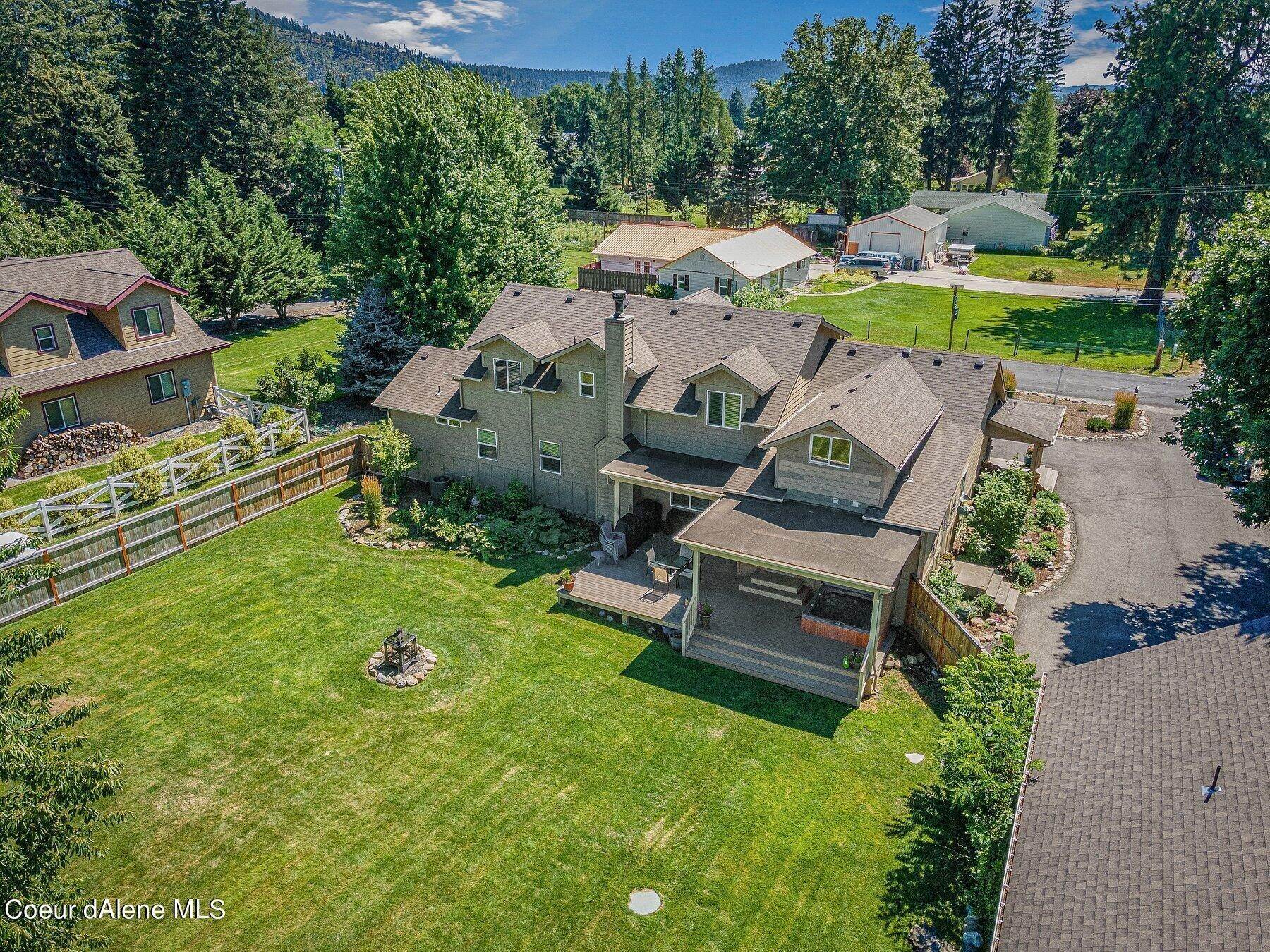 31. Single Family Homes for Sale at 1015 E DEERHAVEN Avenue Dalton Gardens, Idaho 83815 United States