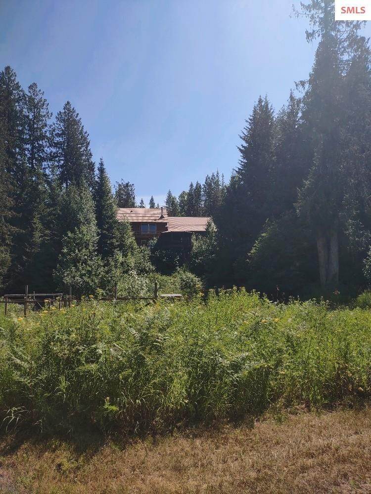 5. Single Family Homes for Sale at 431 Fall Creek Road Naples, Idaho 83847 United States