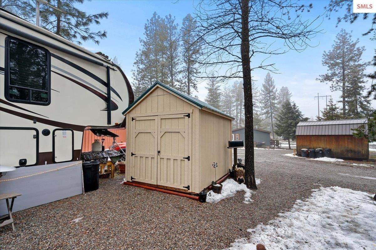 32. Single Family Homes for Sale at 1011 Spirit Valley Ln 1011 Spirit Valley Ln Blanchard, Idaho 83804 United States