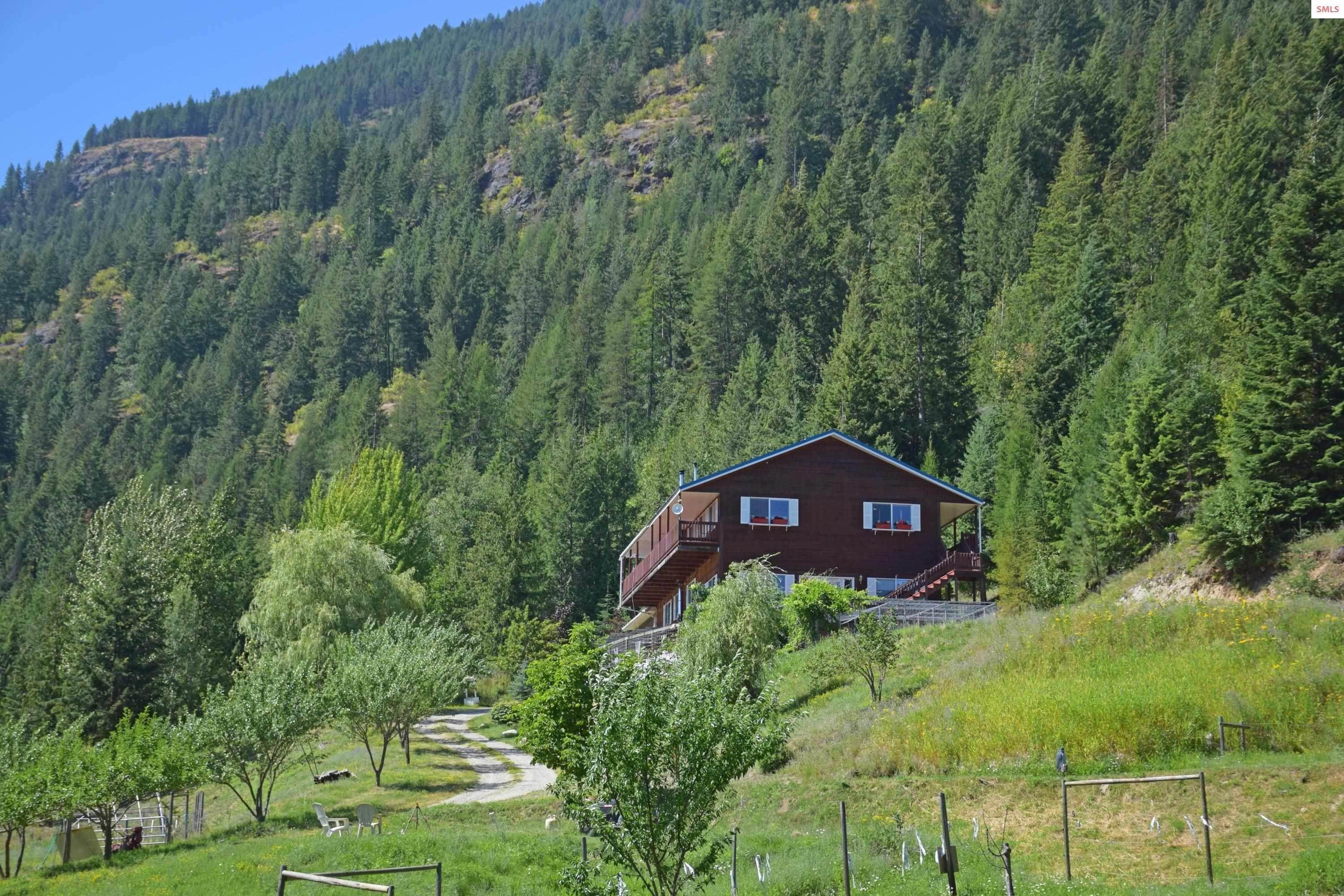 3. Single Family Homes for Sale at 4456 Westside Rd 4456 Westside Rd Bonners Ferry, Idaho 83805 United States