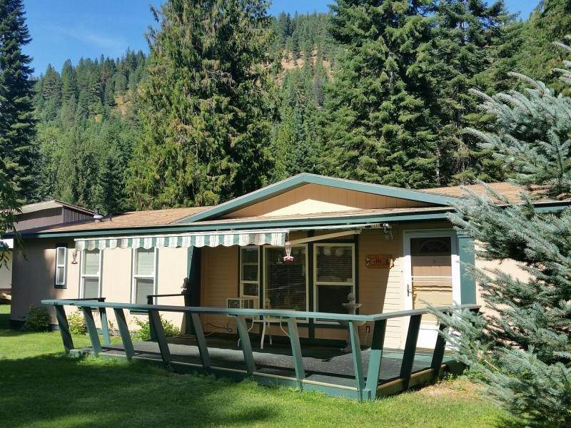 14. Single Family Homes for Sale at 58 Whitetail Loop Prichard, Idaho 83873 United States