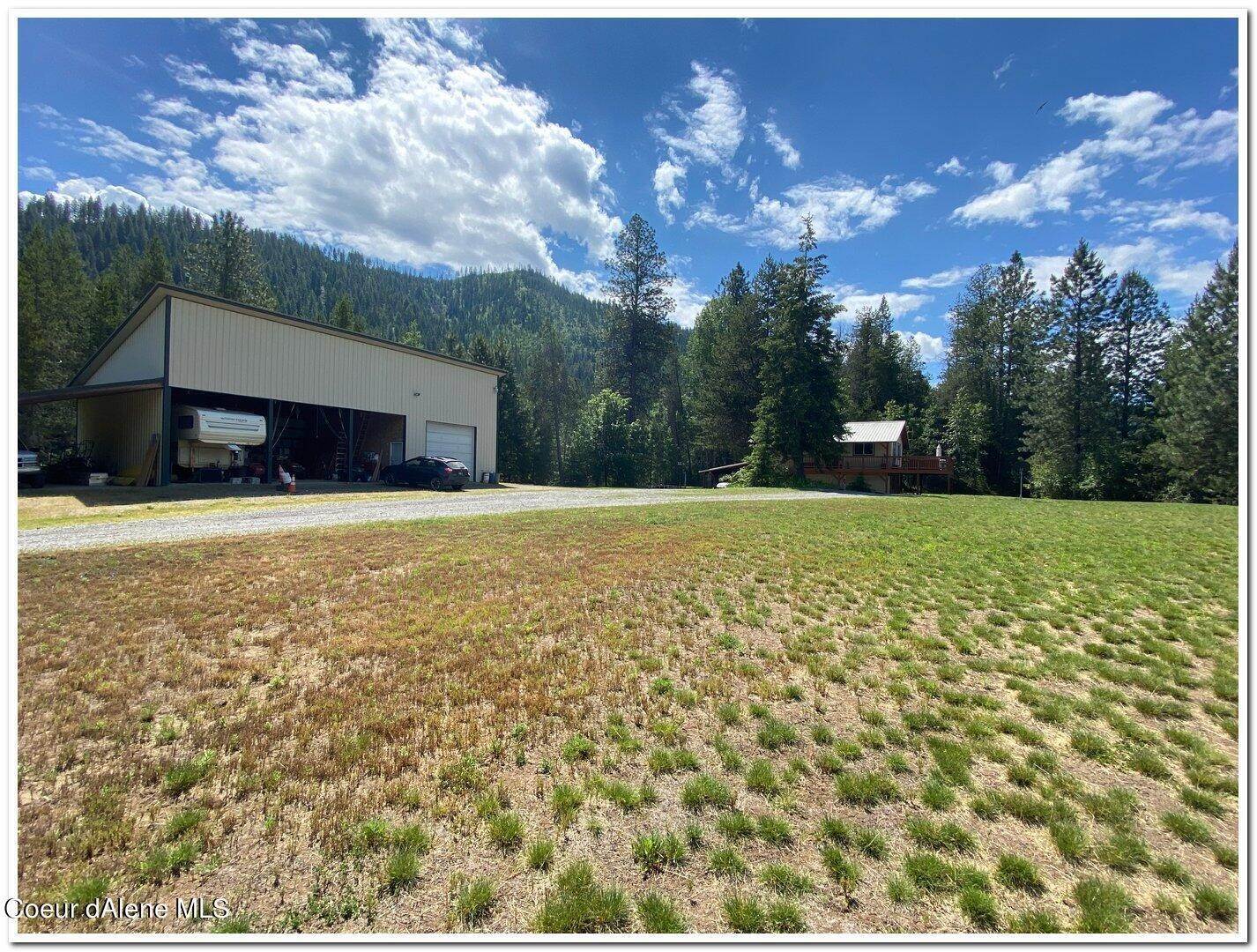 40. Single Family Homes for Sale at 875 Wilderness Road Naples, Idaho 83847 United States
