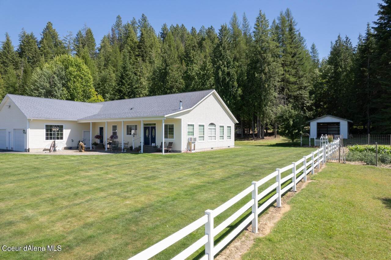 40. Single Family Homes for Sale at 6481 Tamarack Lane Bonners Ferry, Idaho 83805 United States