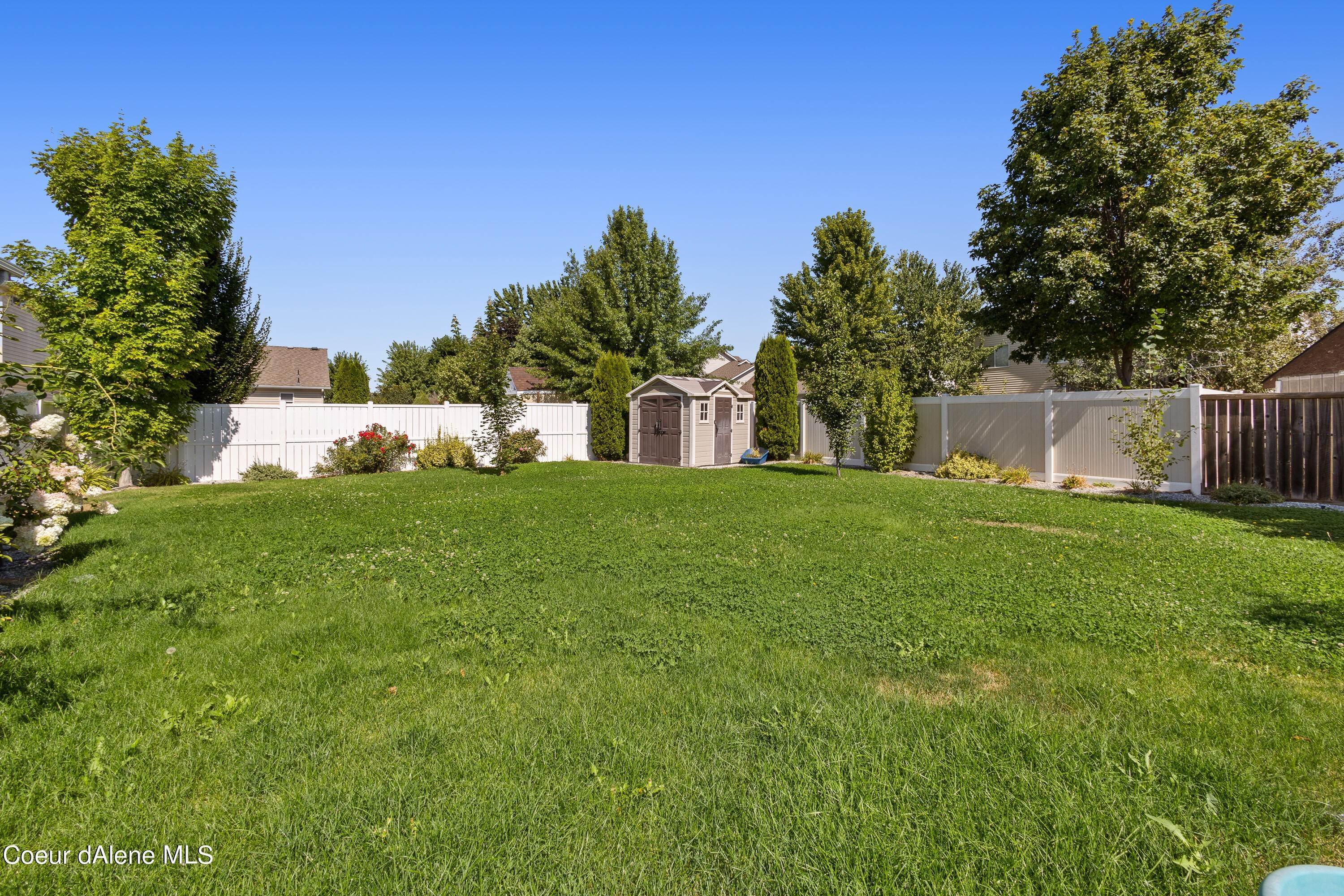 20. Single Family Homes for Sale at 1475 W TUALATIN Drive Post Falls, Idaho 83854 United States