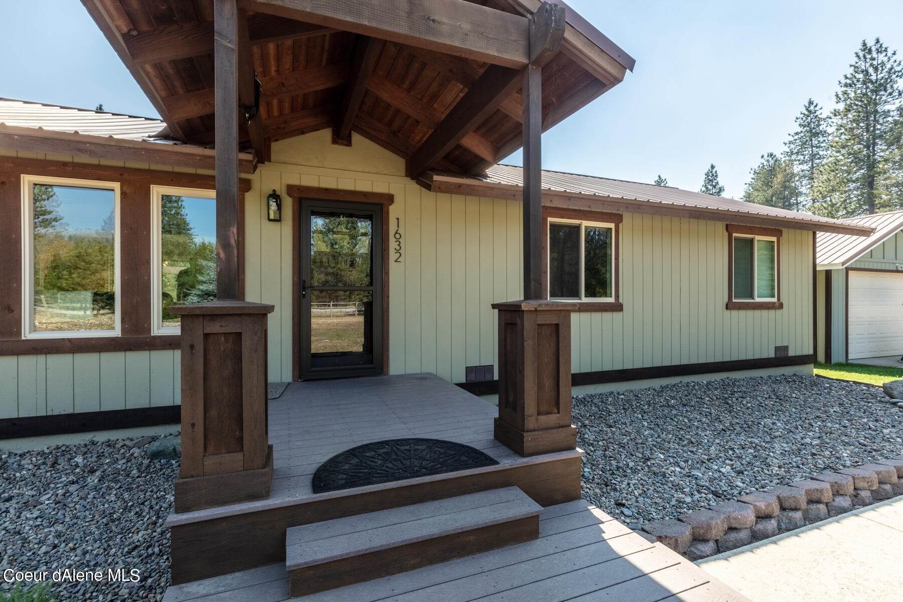 4. Single Family Homes for Sale at 1632 Freeman Lake Road Oldtown, Idaho 83822 United States