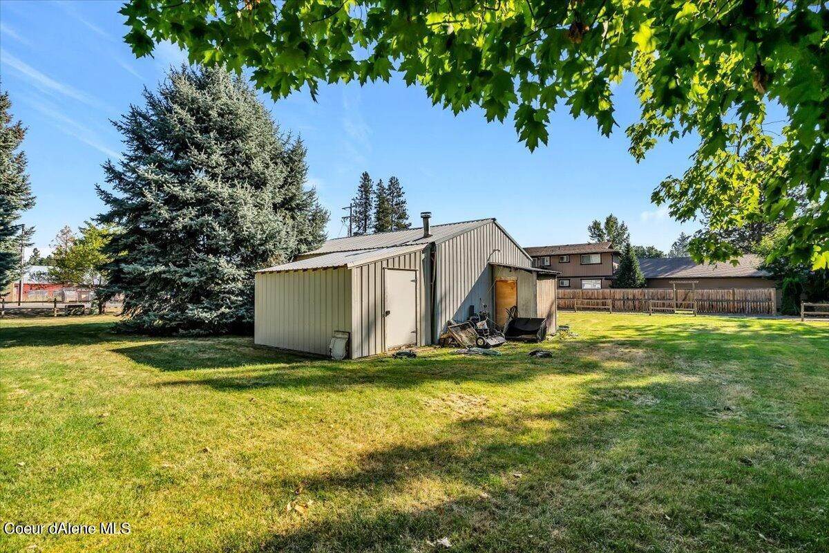 16. Single Family Homes for Sale at 6838 E Maplewood Avenue Post Falls, Idaho 83854 United States