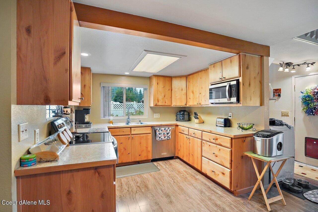 9. Single Family Homes for Sale at 368 W Fork Pine Creek Road Pinehurst, Idaho 83850 United States