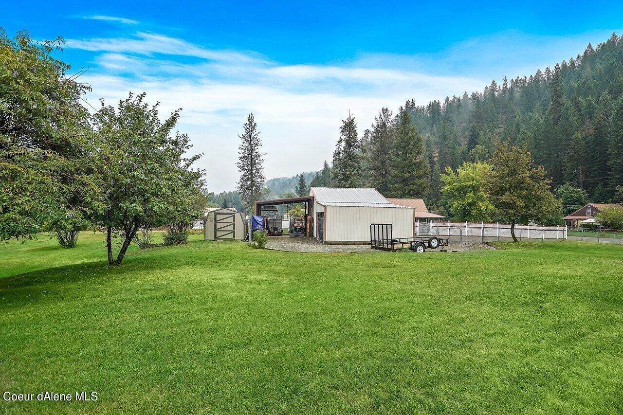 21. Single Family Homes for Sale at 368 W Fork Pine Creek Road Pinehurst, Idaho 83850 United States