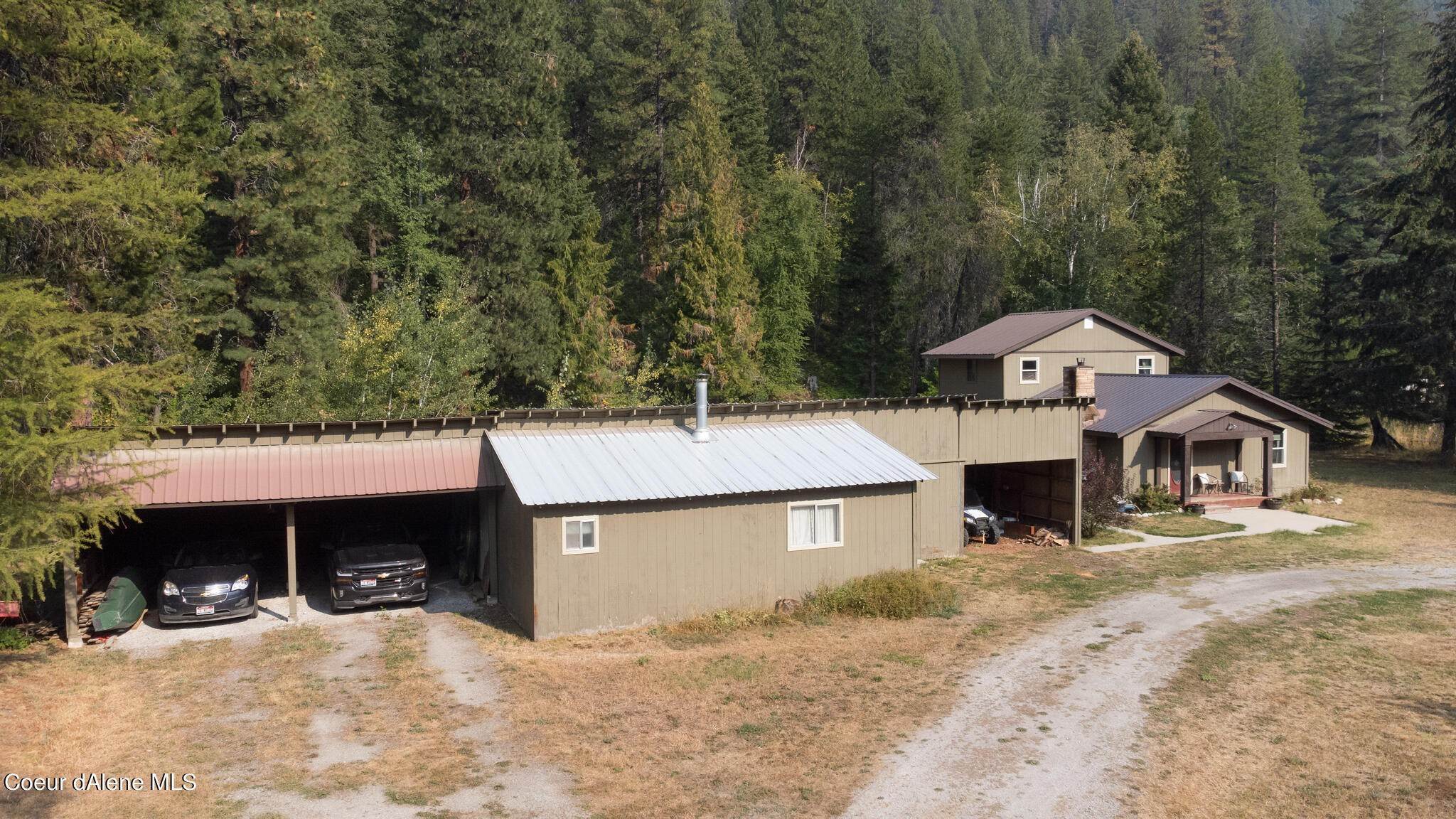 27. Single Family Homes for Sale at 3907 Upper Pack River Road Sandpoint, Idaho 83864 United States