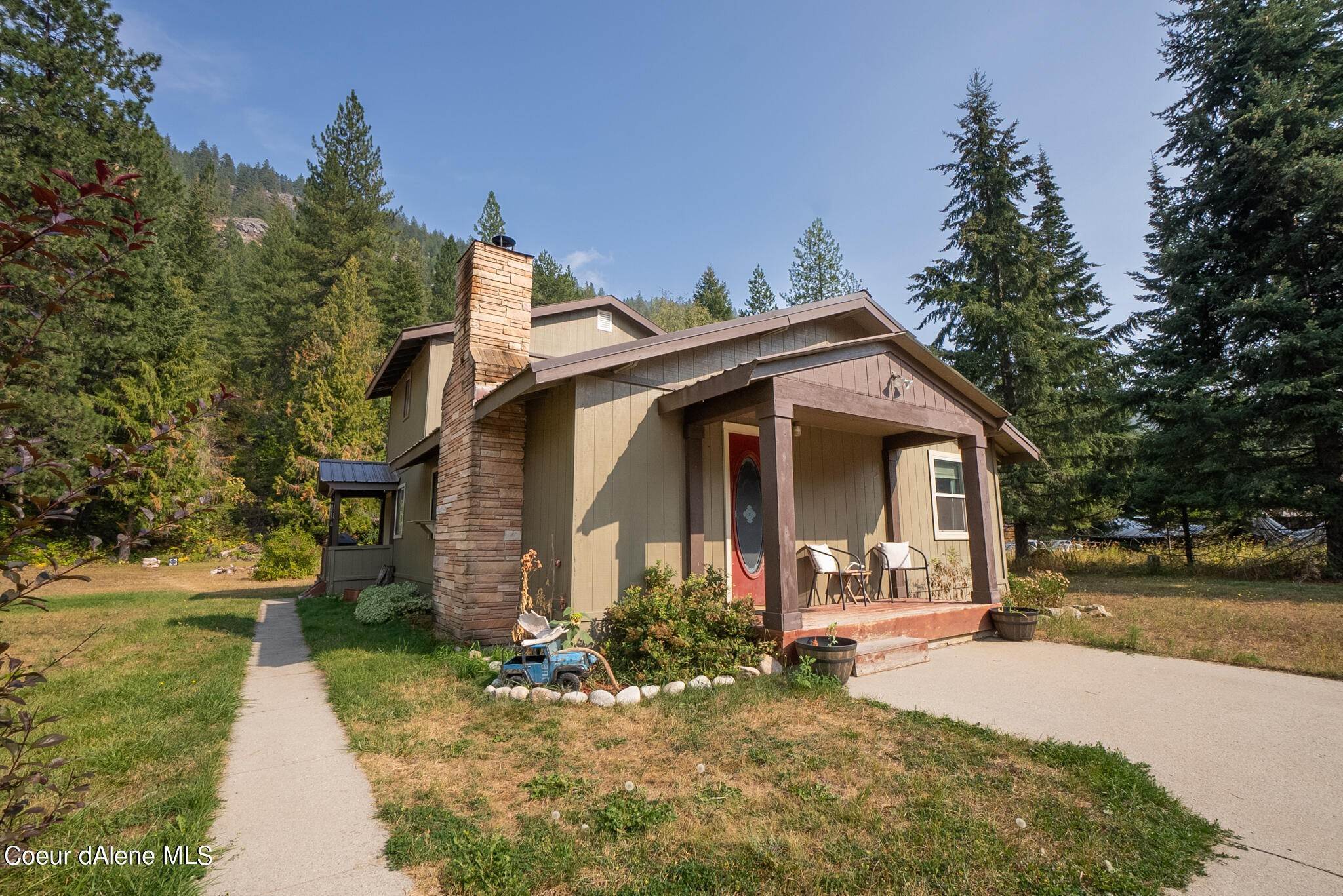 33. Single Family Homes for Sale at 3907 Upper Pack River Road Sandpoint, Idaho 83864 United States