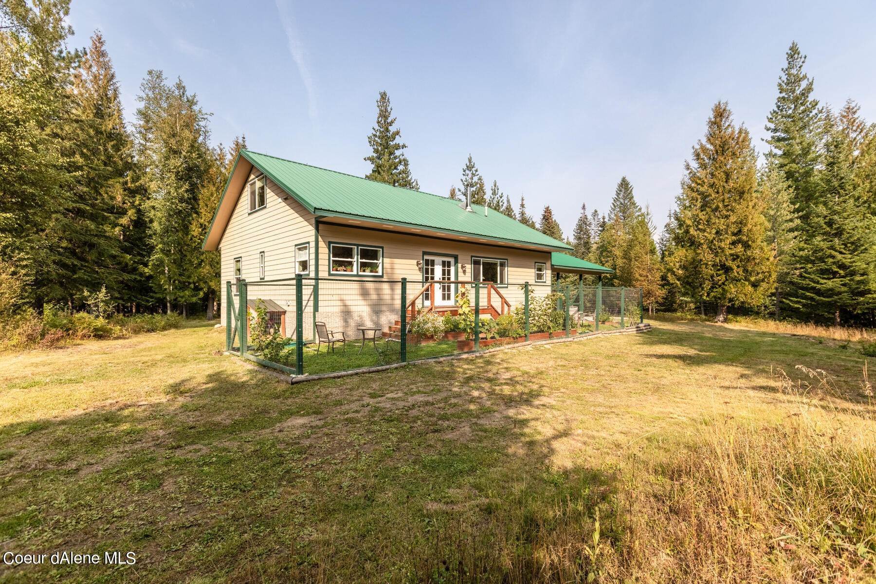 2. Single Family Homes for Sale at 526 Beaver Pond Trail Priest River, Idaho 83856 United States