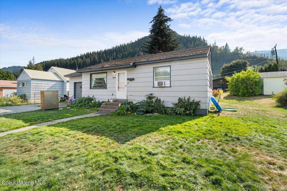 22. Single Family Homes for Sale at 121 E Oak Avenue Osburn, Idaho 83849 United States