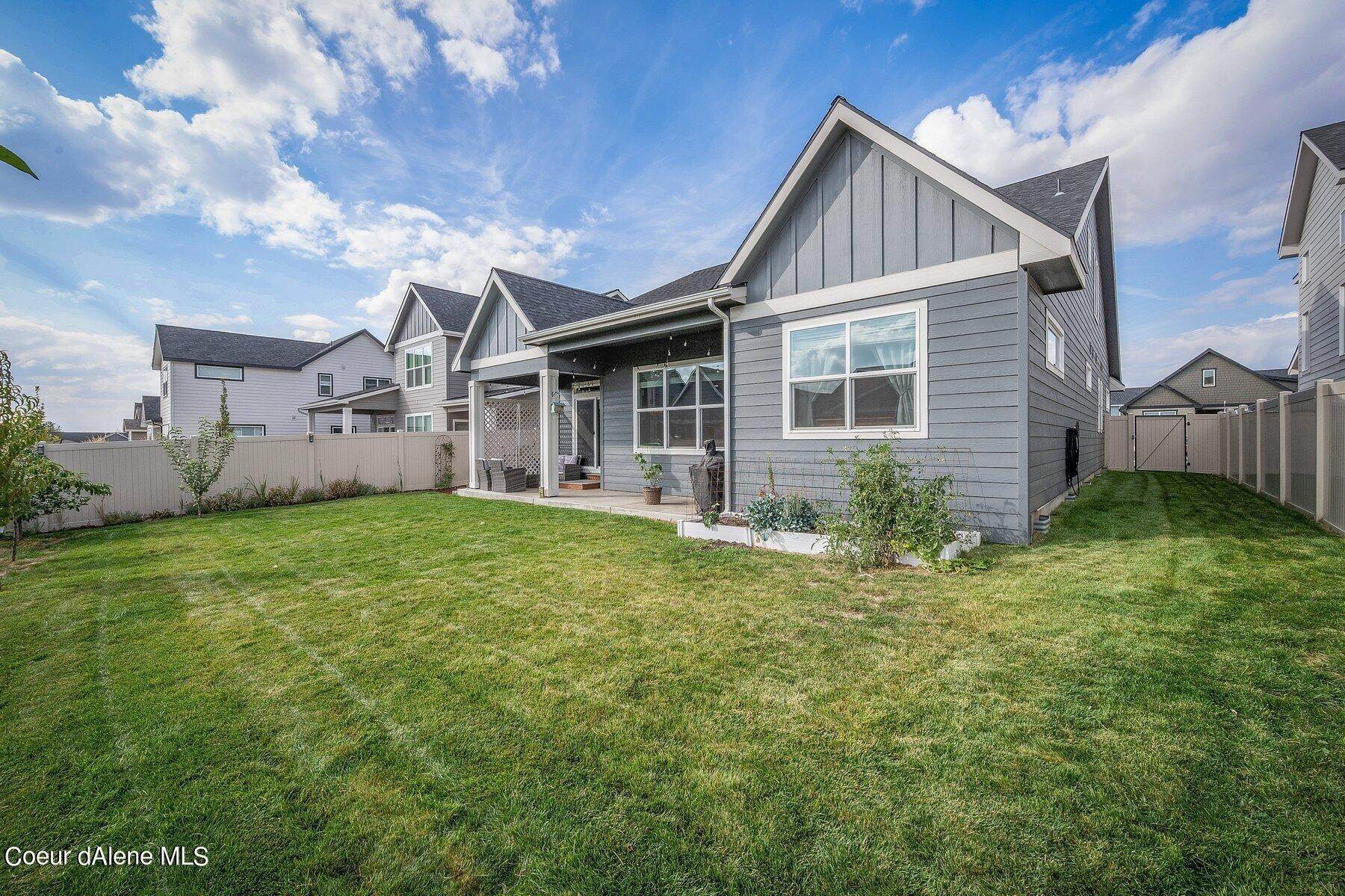 26. Single Family Homes for Sale at 4538 E Marble Fox Avenue Post Falls, Idaho 83854 United States