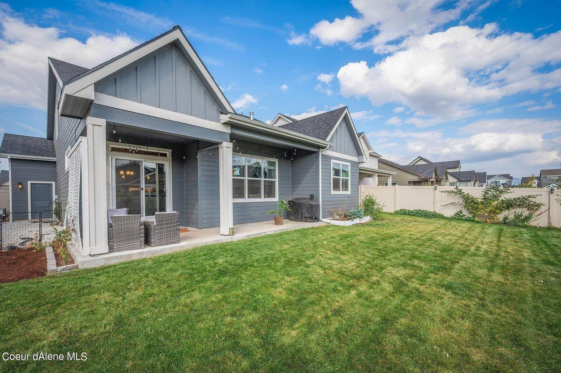 27. Single Family Homes for Sale at 4538 E Marble Fox Avenue Post Falls, Idaho 83854 United States