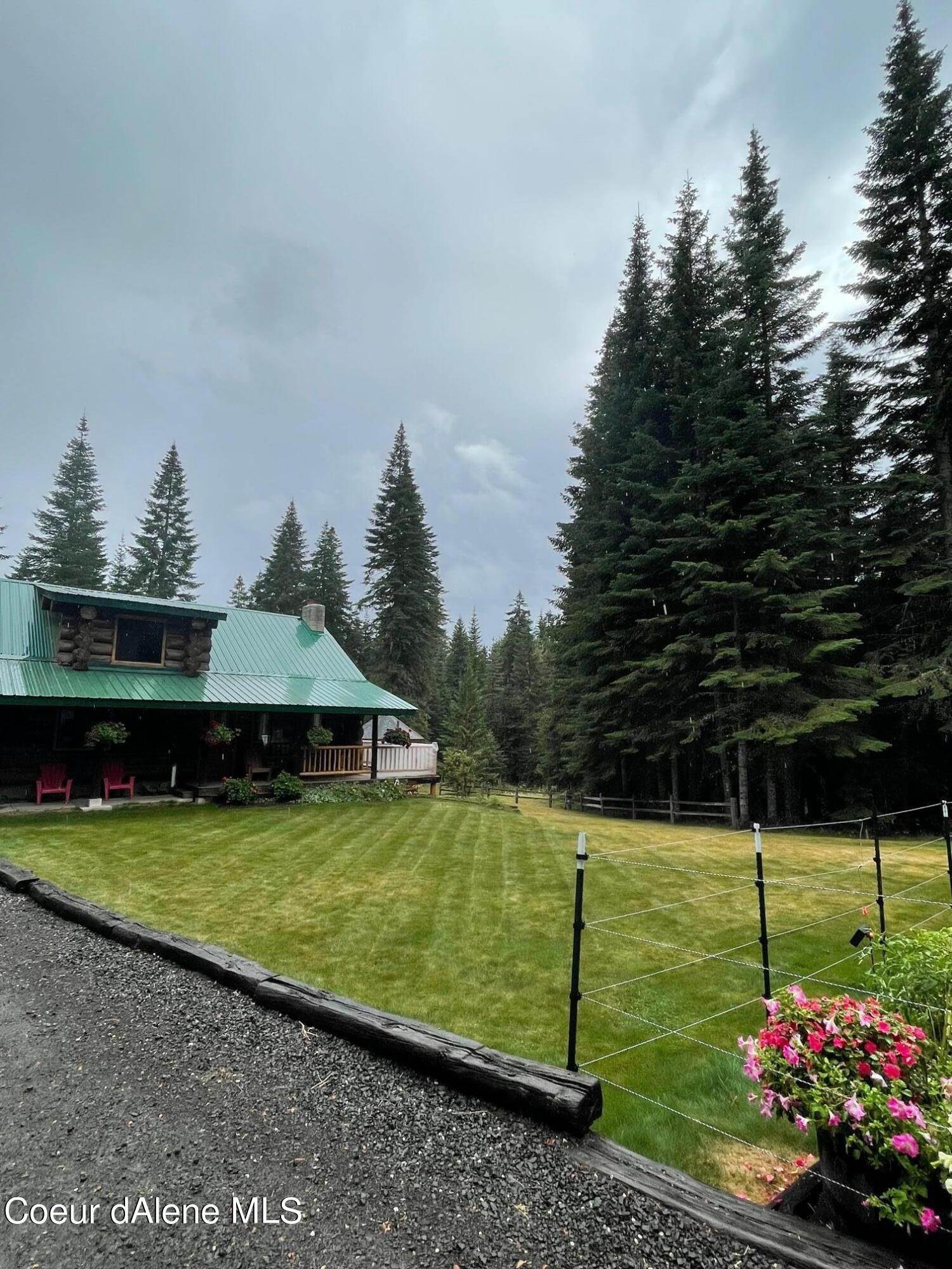 41. Single Family Homes for Sale at 20495 Upper Fords Creek Road Weippe, Idaho 83553 United States