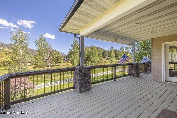 40. Single Family Homes for Sale at 39 Golfview Lane Sandpoint, Idaho 83864 United States