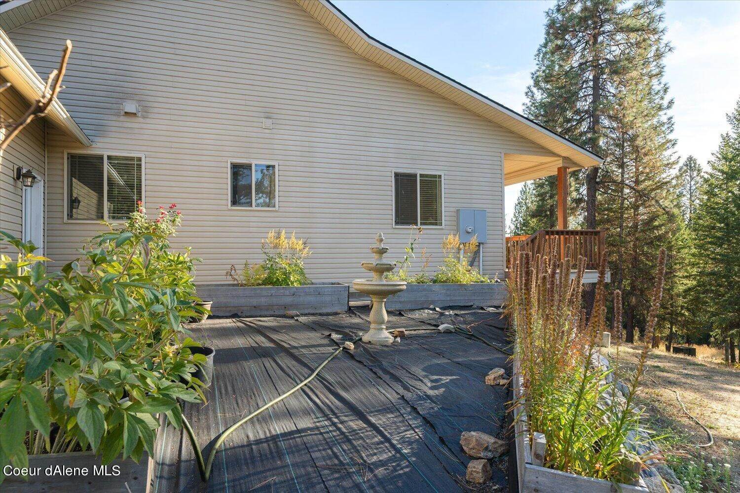 33. Single Family Homes for Sale at 571 N Cedar View Estates Road Blanchard, Idaho 83804 United States