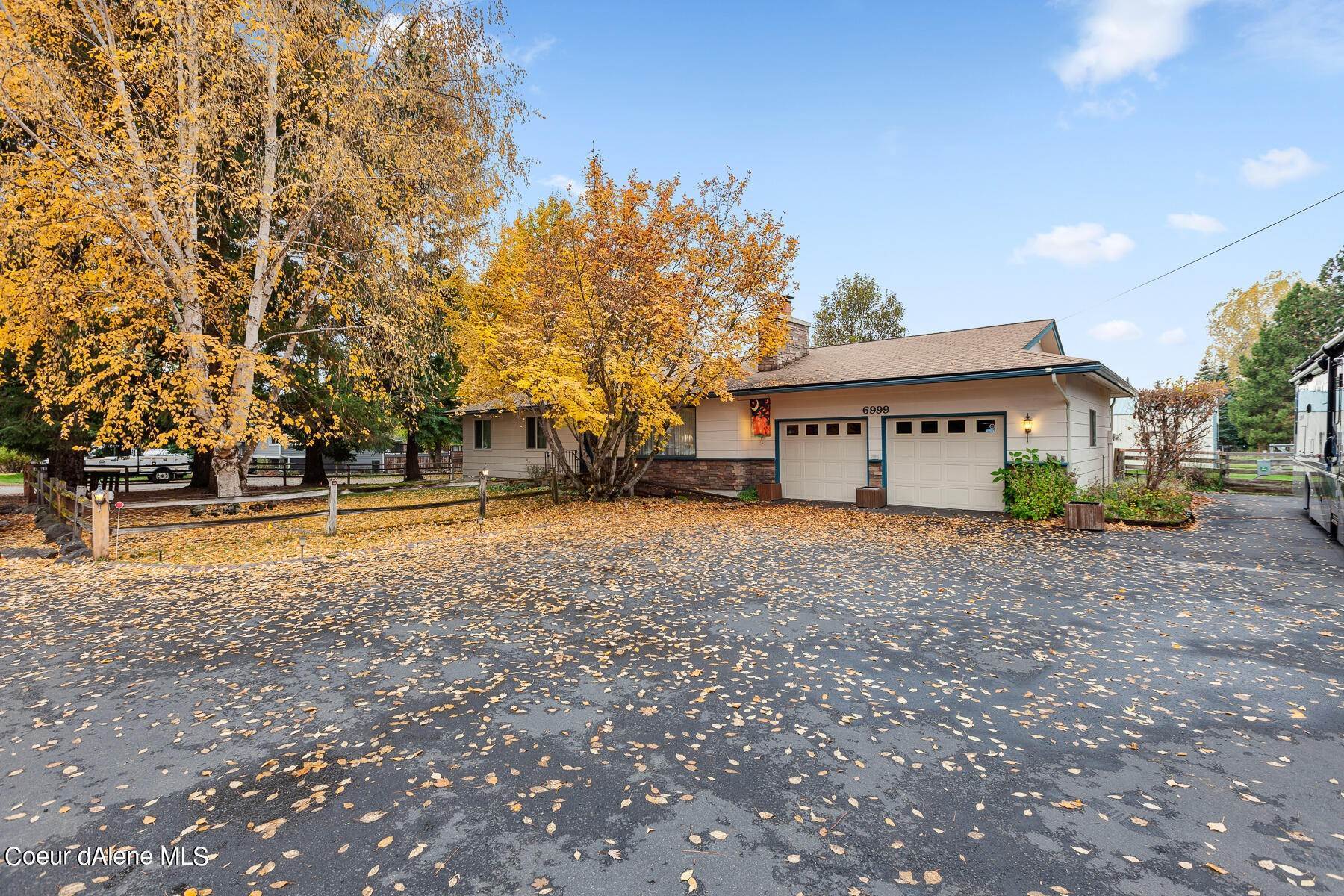 25. Single Family Homes for Sale at 6999 N 4th Street Dalton Gardens, Idaho 83815 United States