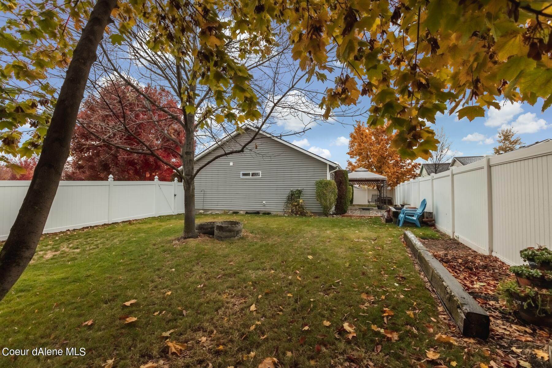 33. Single Family Homes for Sale at 675 N SILKWOOD Drive Post Falls, Idaho 83854 United States
