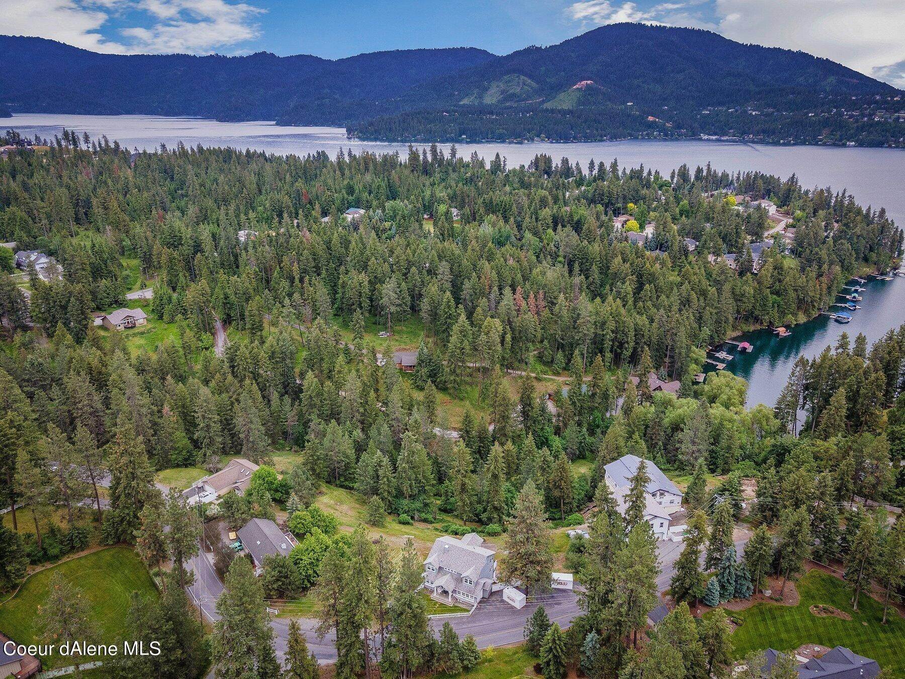 41. Single Family Homes for Sale at 10970 N LAKEVIEW Drive Hayden Lake, Idaho 83835 United States