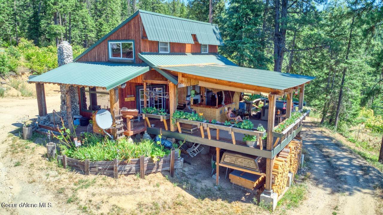 35. Single Family Homes for Sale at 3963 Gleason Mcabee Falls Road Priest River, Idaho 83856 United States