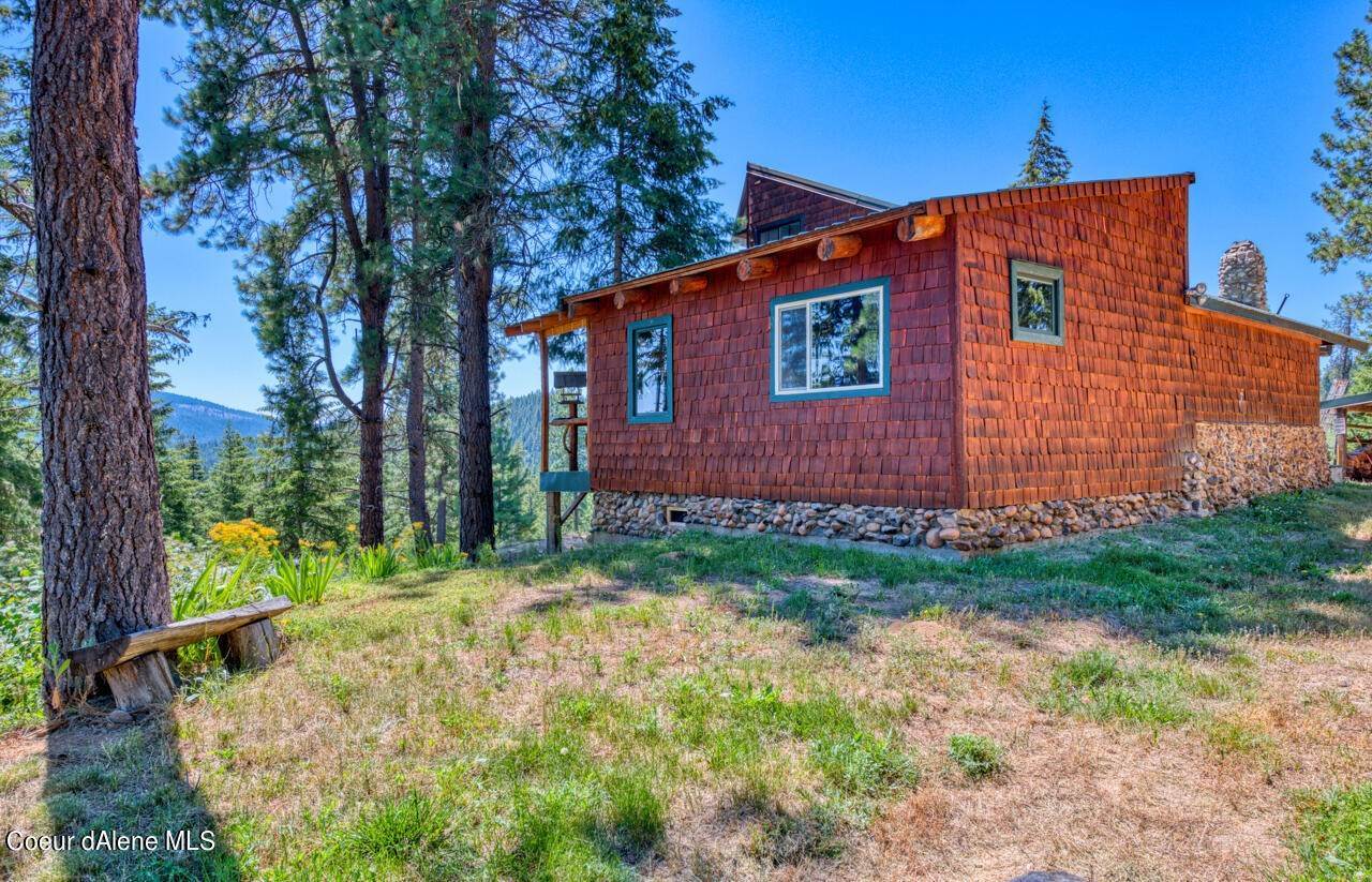 30. Single Family Homes for Sale at 3963 Gleason Mcabee Falls Road Priest River, Idaho 83856 United States