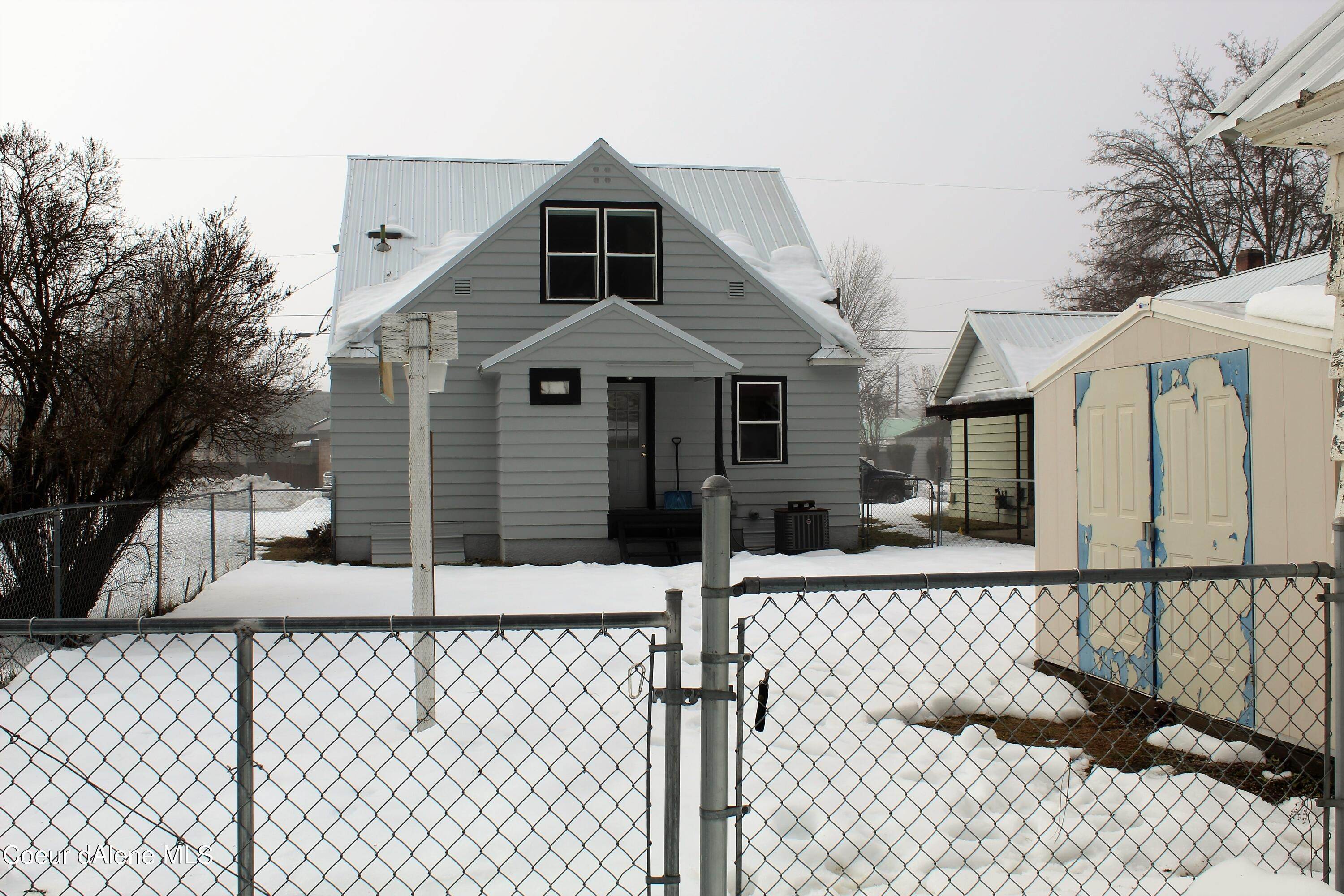 36. Single Family Homes for Sale at 4 E Mission Avenue Kellogg, Idaho 83837 United States