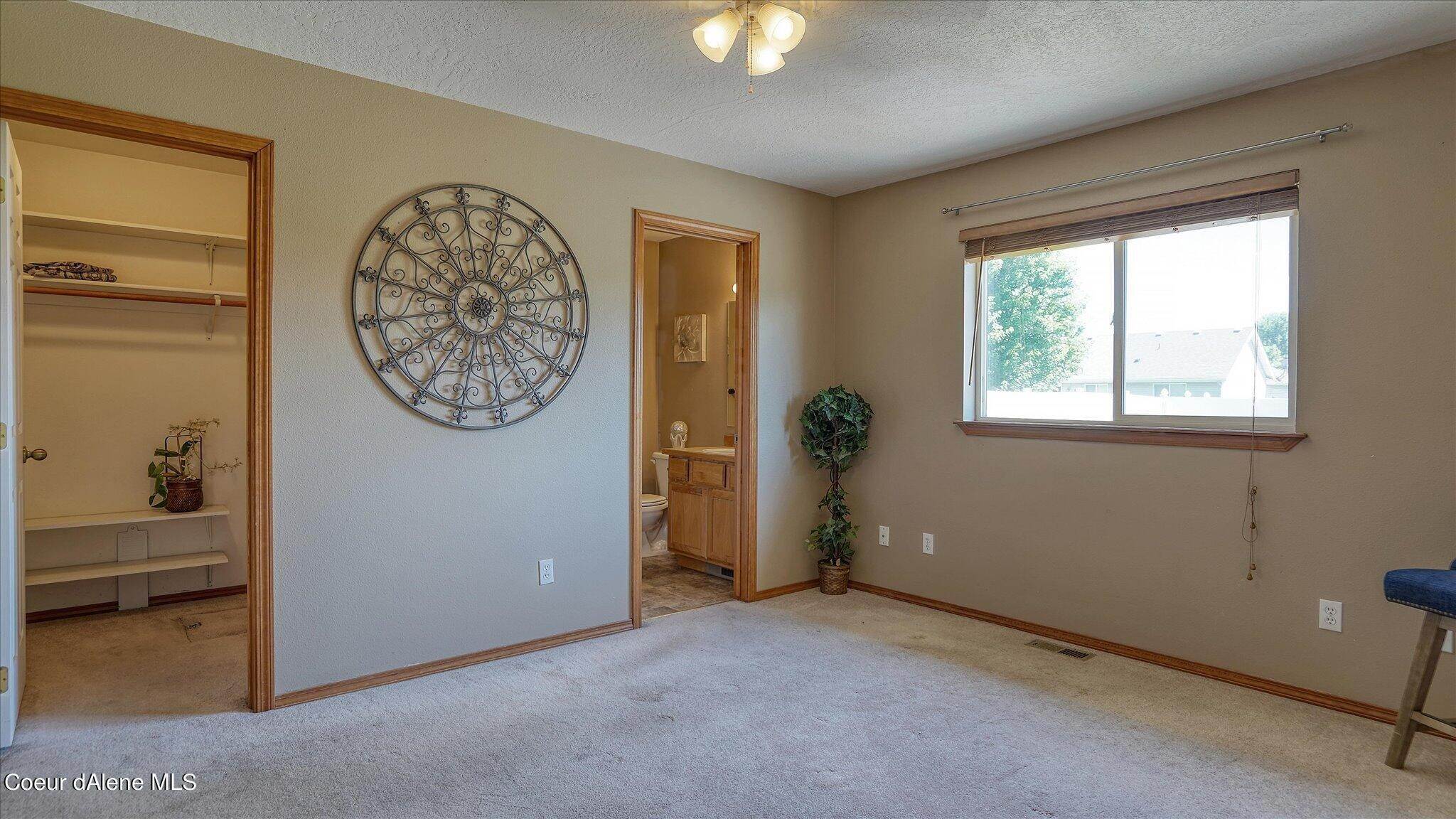 16. Single Family Homes for Sale at 2416 N Mackenzie Drive Post Falls, Idaho 83854 United States