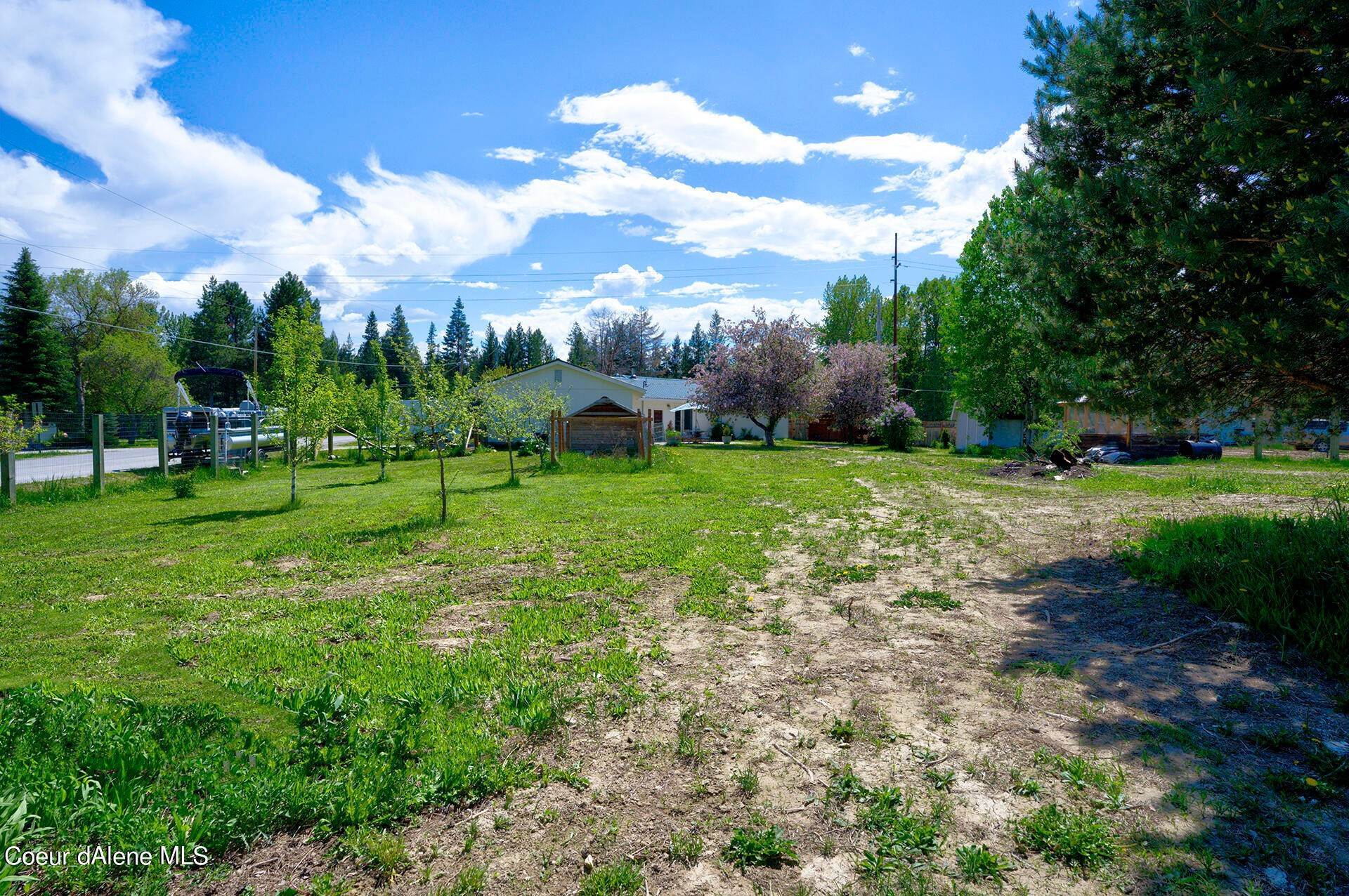 31. Single Family Homes for Sale at 14 Pinecrest Road Sandpoint, Idaho 83864 United States
