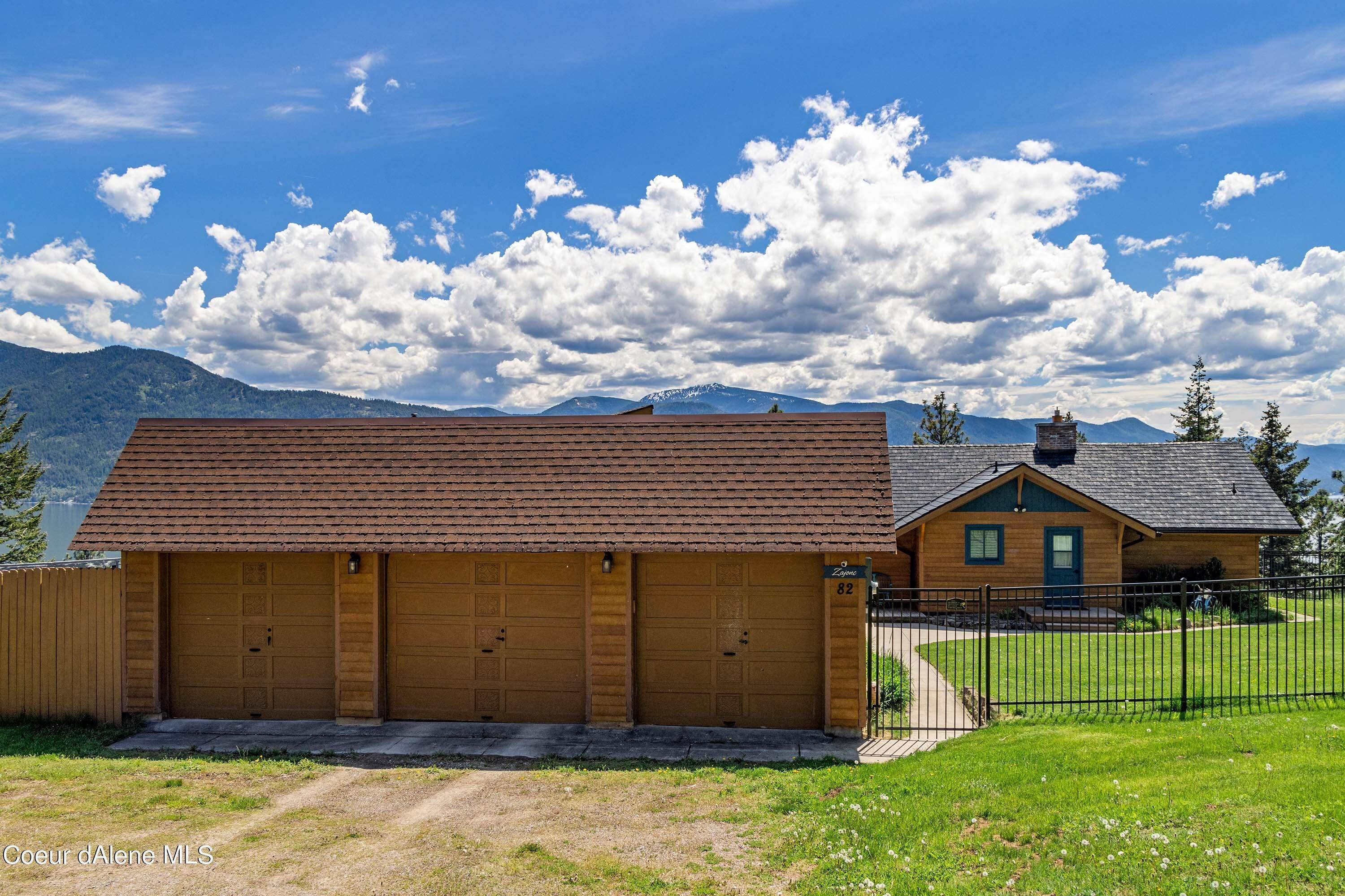 42. Single Family Homes for Sale at 82 Lodge Lane Sagle, Idaho 83860 United States
