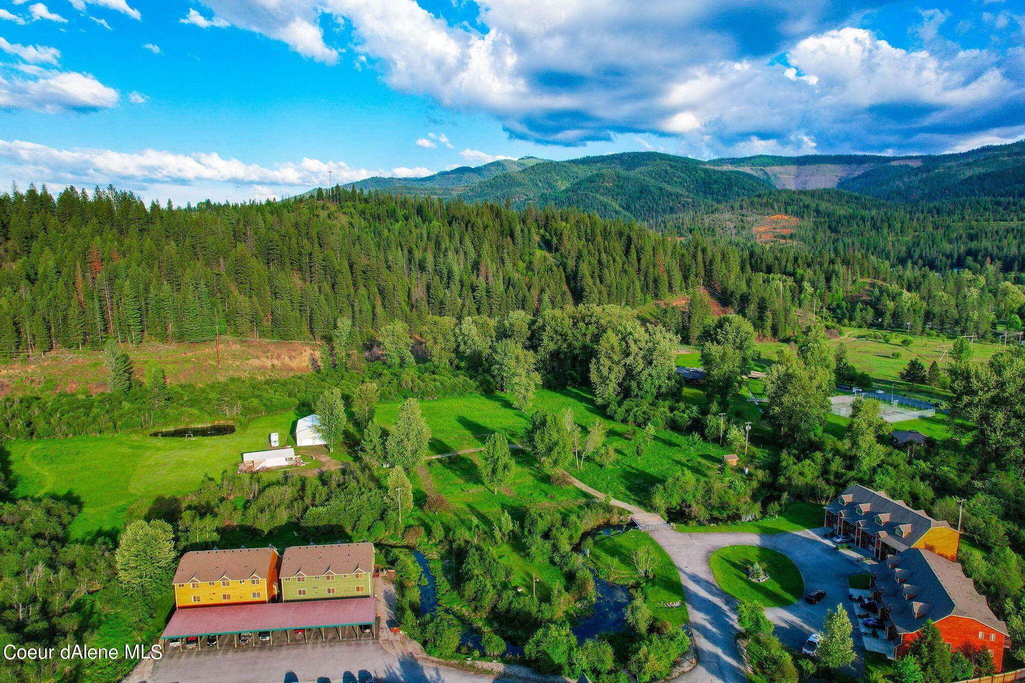 32. Single Family Homes for Sale at 99 Lookout Peak Drive Pinehurst, Idaho 83850 United States