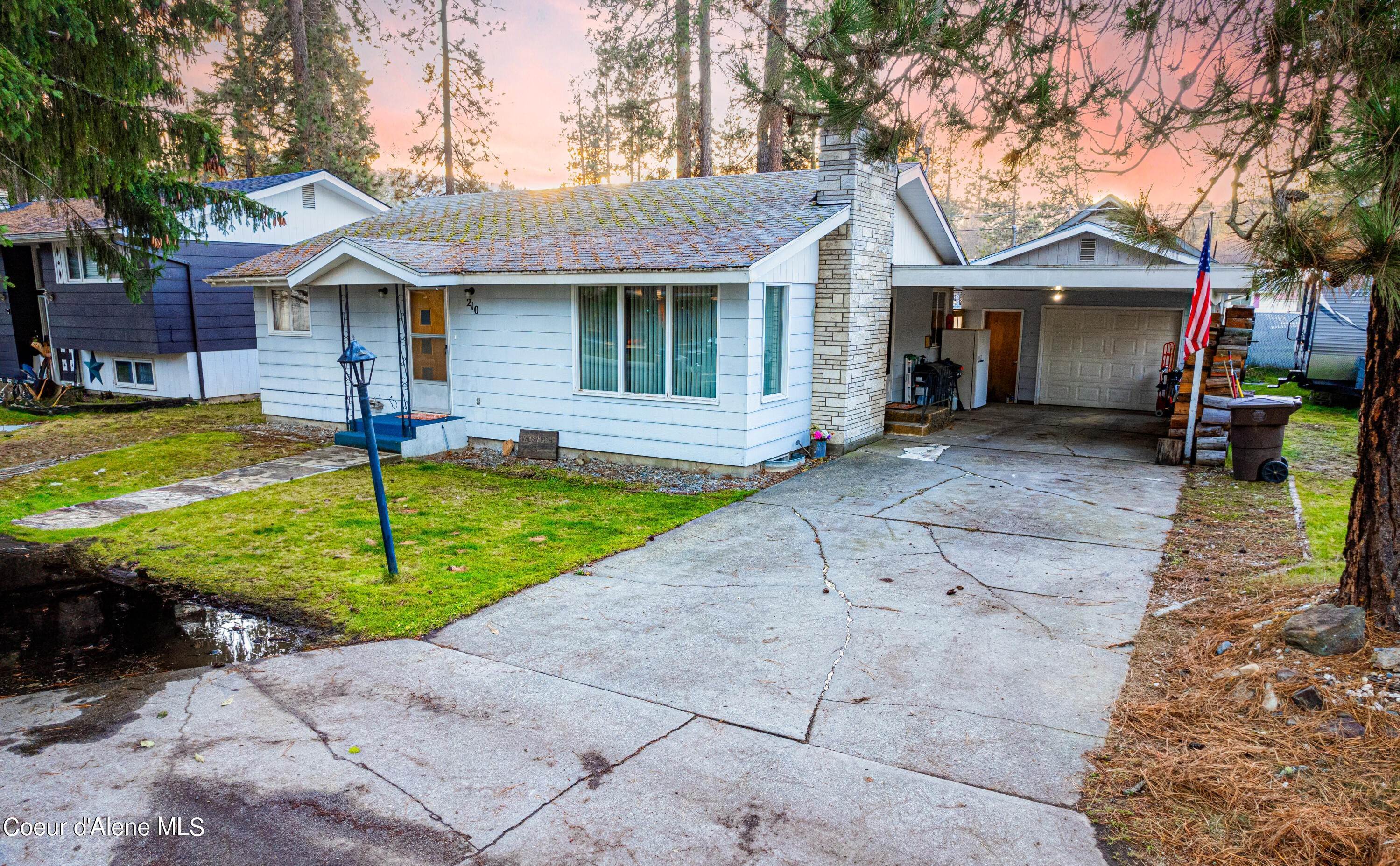 1. Single Family Homes for Sale at 210 Woodland Drive Pinehurst, Idaho 83850 United States