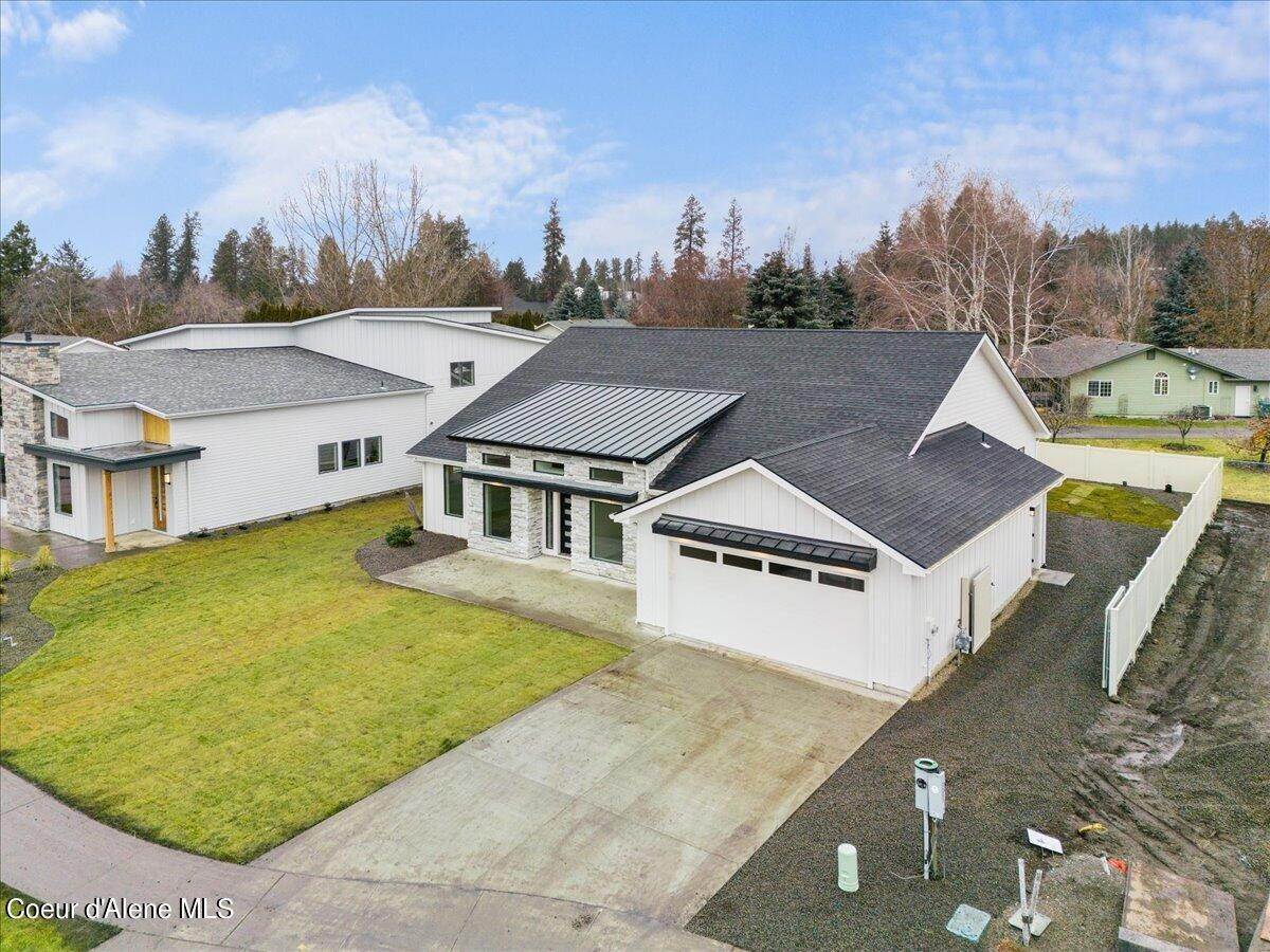 16. Single Family Homes for Sale at 1345 E Ezra Avenue Hayden, Idaho 83835 United States