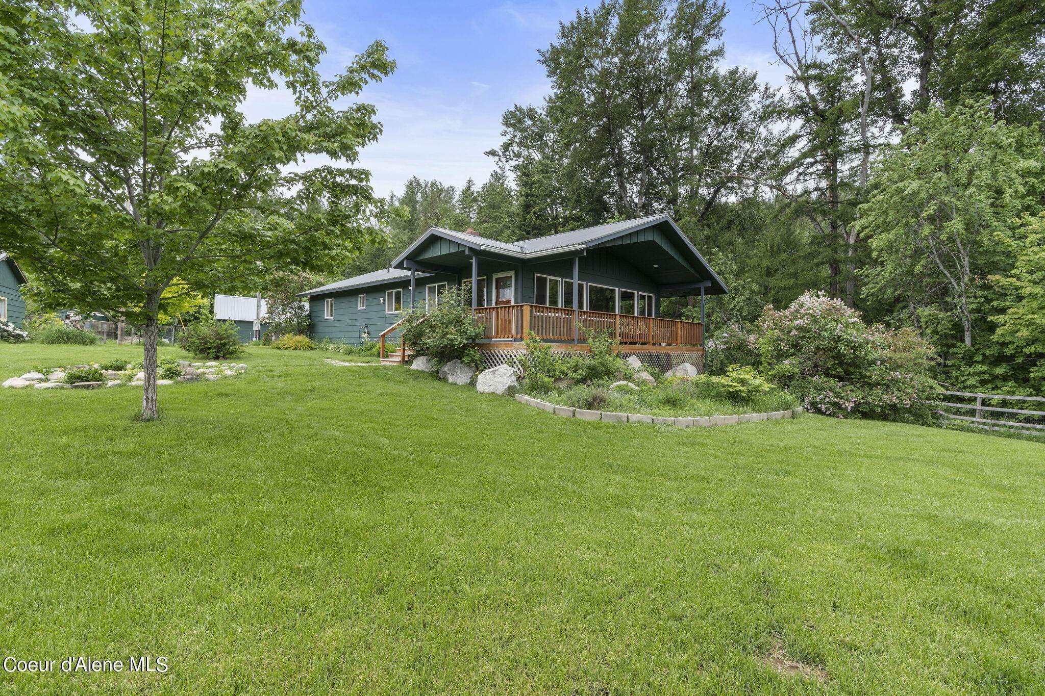 8. Single Family Homes for Sale at 5265 Lakeshore Drive Sagle, Idaho 83860 United States