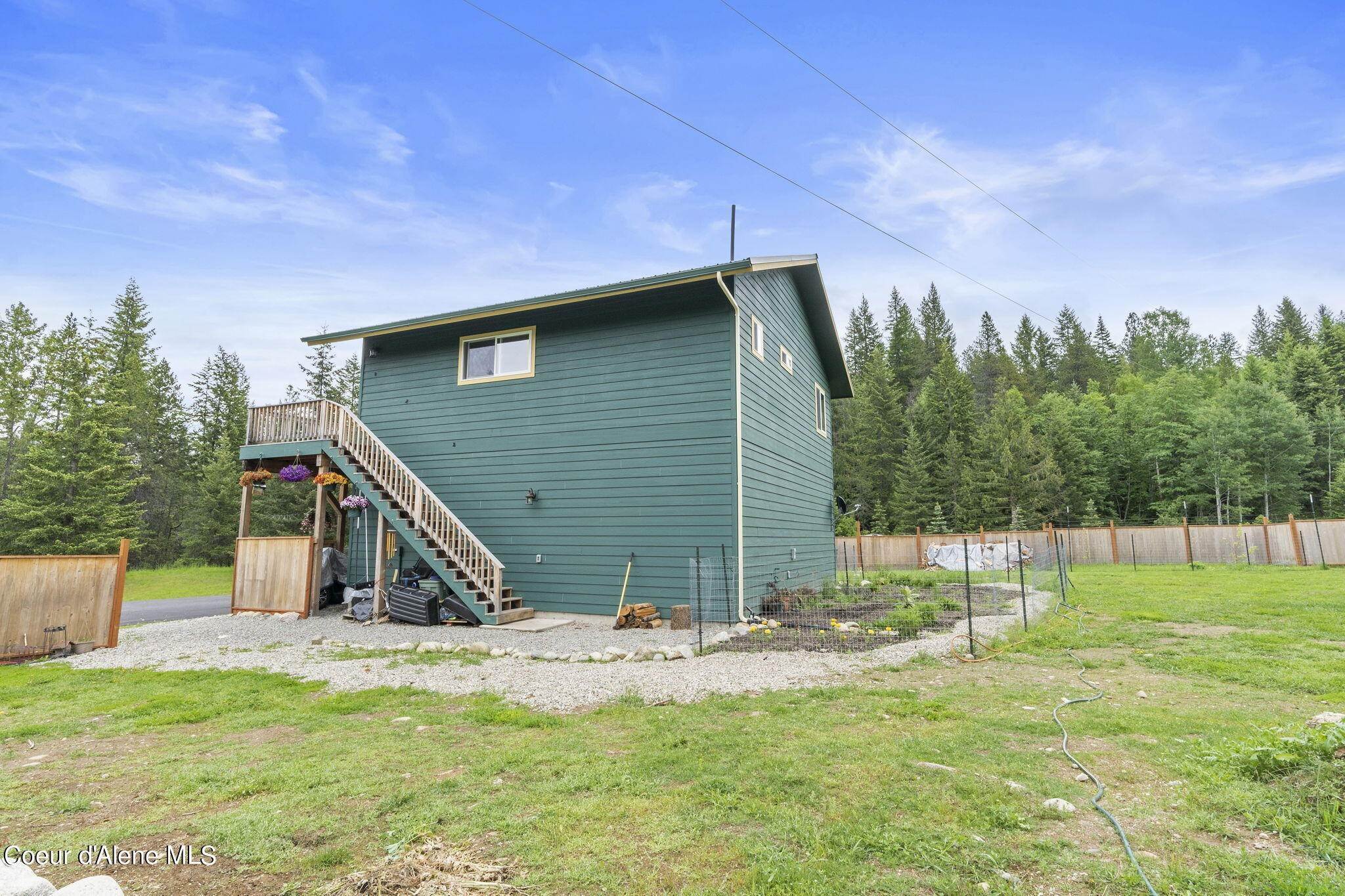 26. Single Family Homes for Sale at 5265 Lakeshore Drive Sagle, Idaho 83860 United States