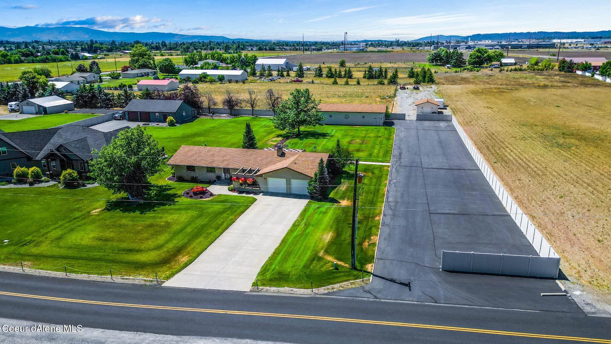 42. Single Family Homes for Sale at 3327 N Campbell Road Spokane Valley, Washington 99027 United States