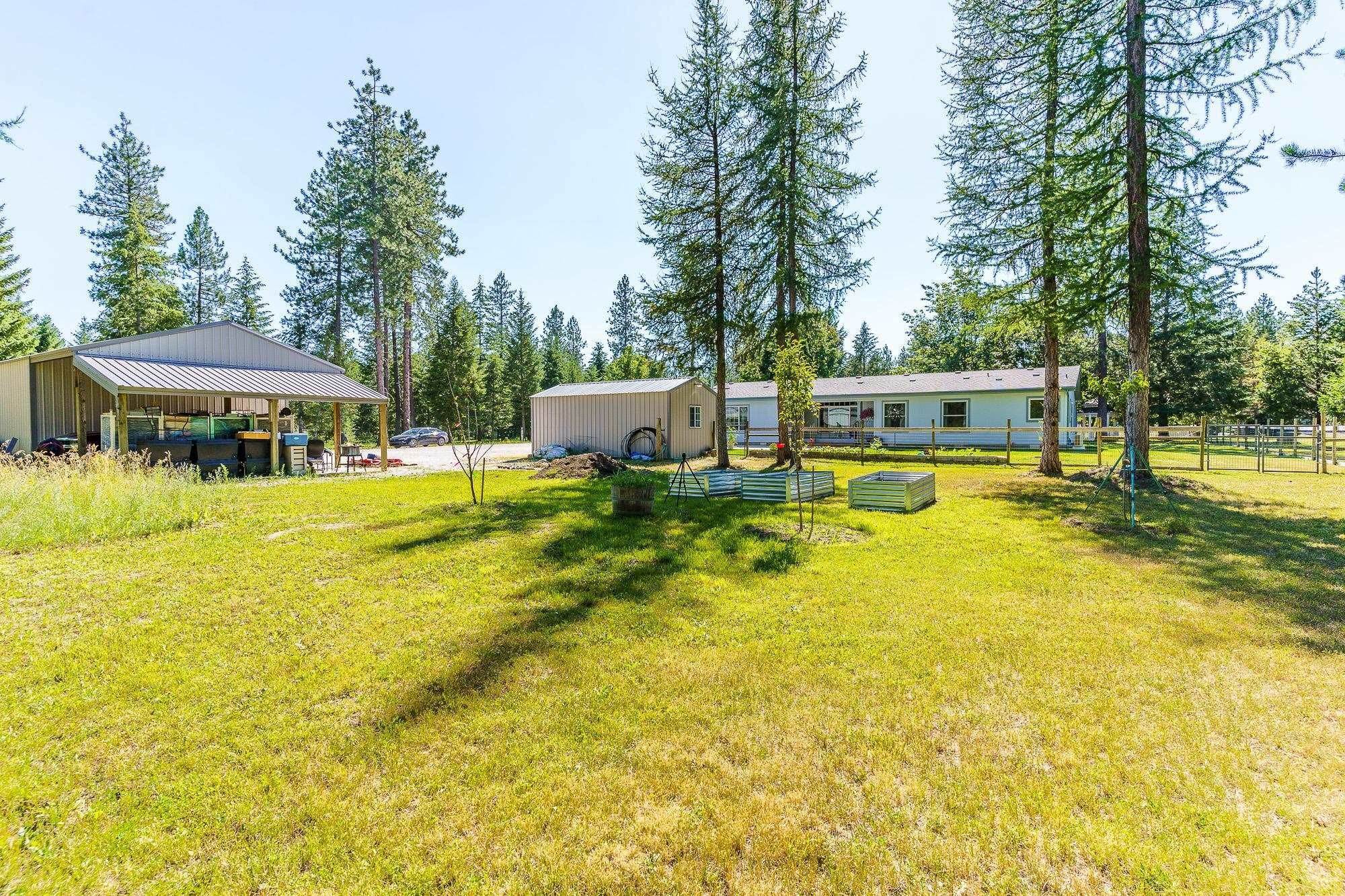 16. Single Family Homes for Sale at 4072 Maple Street Loon Lake, Washington 99148 United States