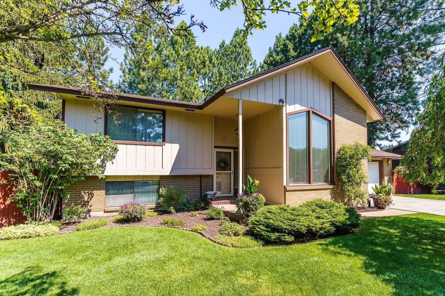 1. Single Family Homes for Sale at 23317 E Main Avenue Spokane, Washington 99019 United States
