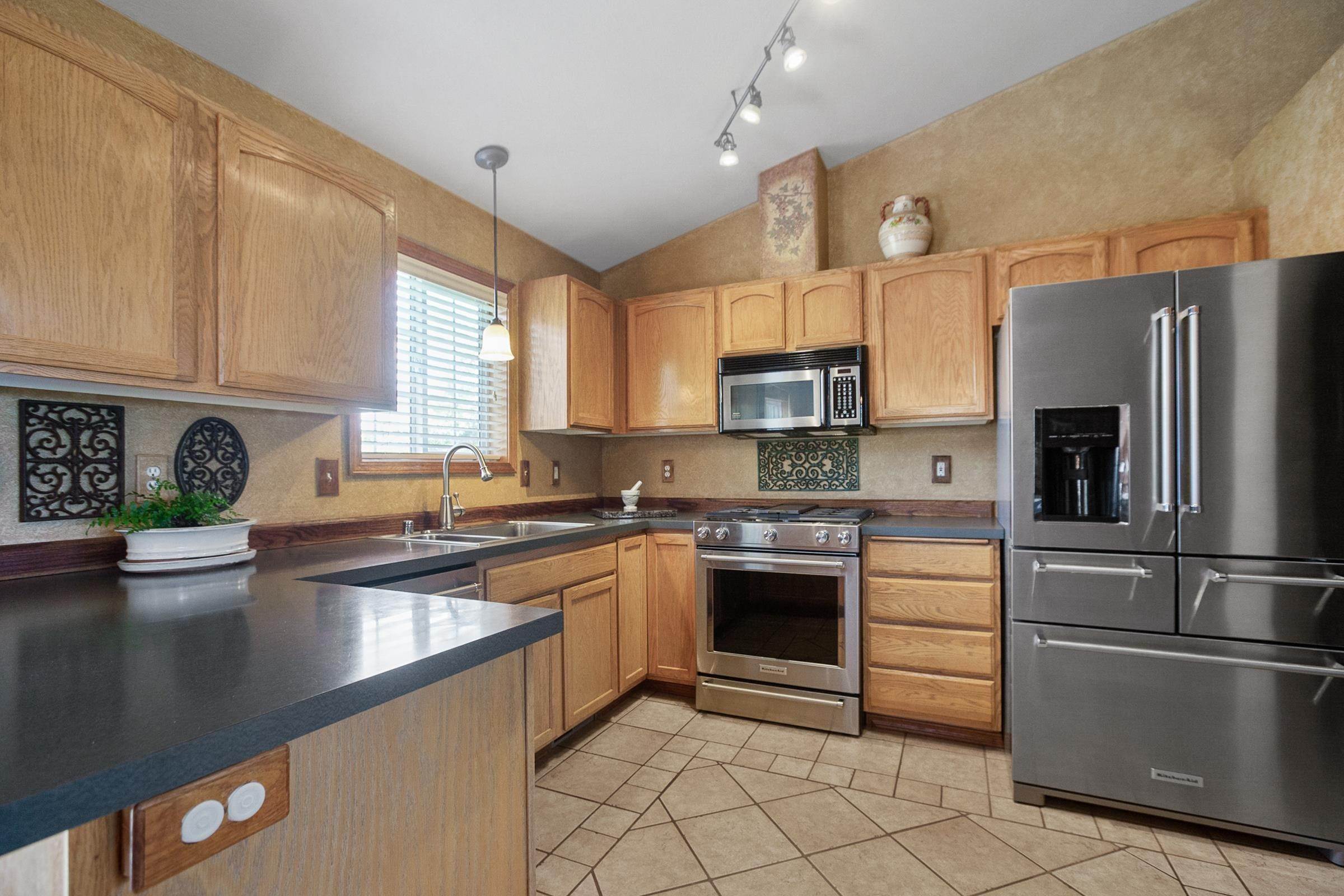 13. Single Family Homes for Sale at 8434 N Parkway Drive Spokane, Washington 99208 United States