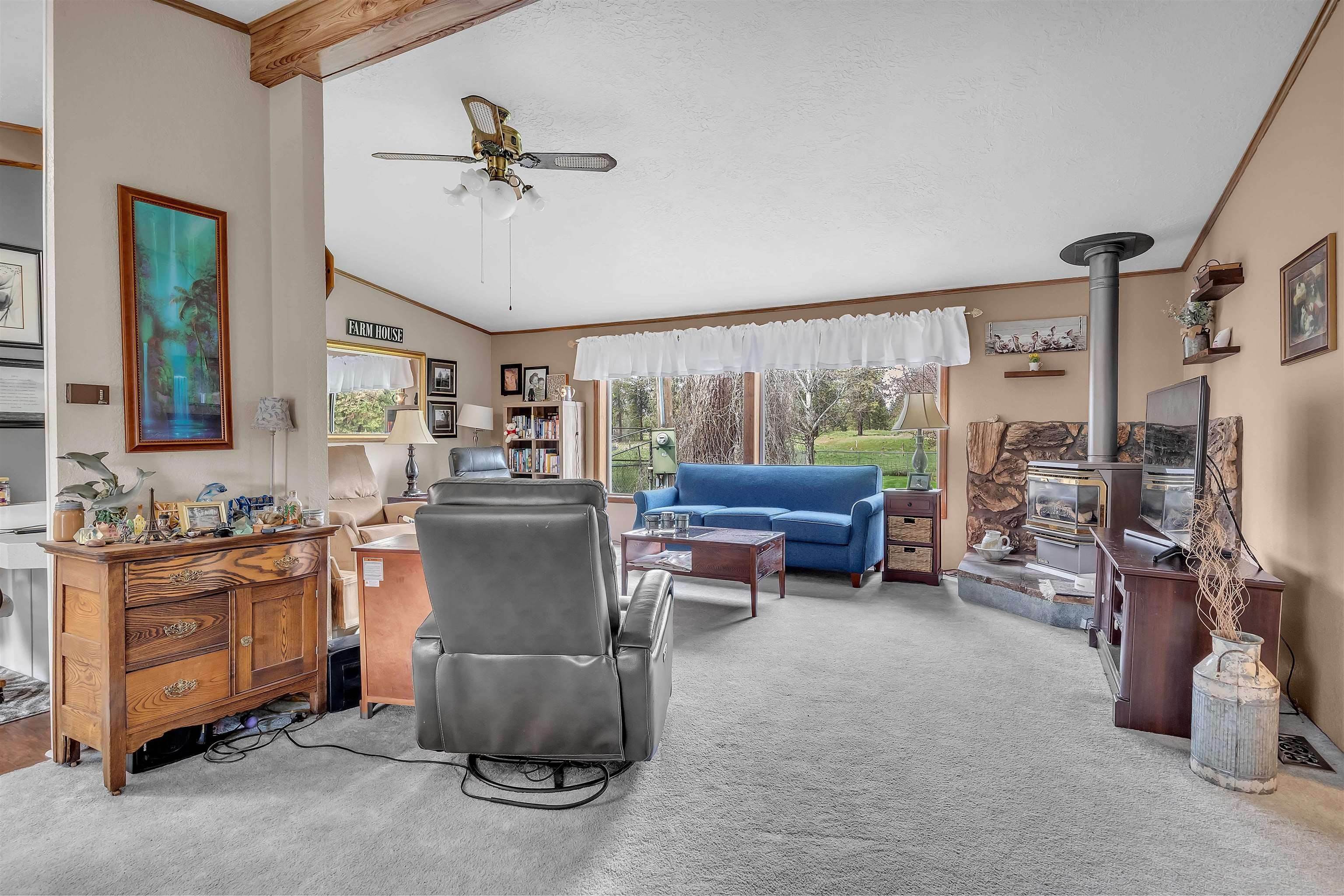 19. Single Family Homes for Sale at 14102 S Granite Lake Road Cheney, Washington 99004 United States
