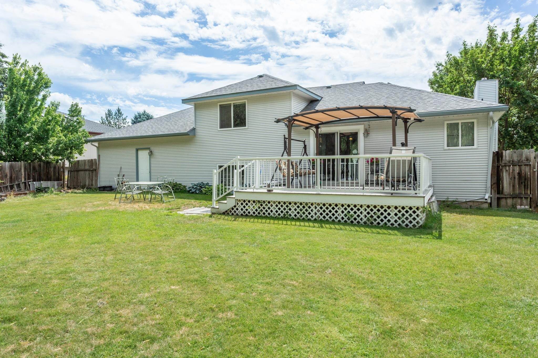 19. Single Family Homes for Sale at 422 W Falcon Road Spokane, Washington 99218 United States