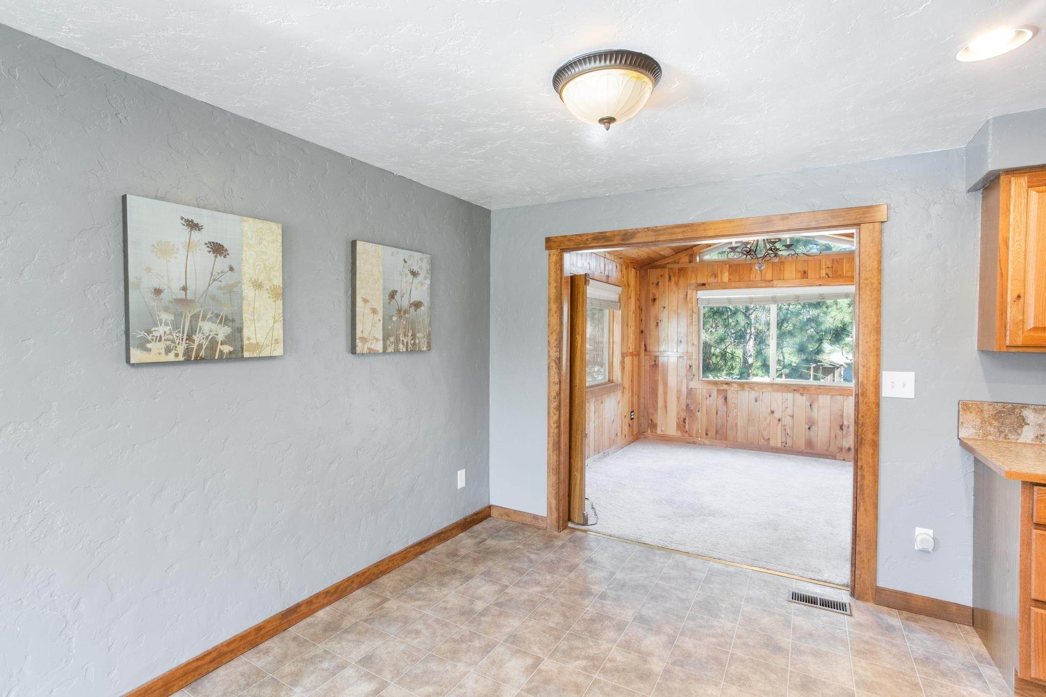 12. Single Family Homes for Sale at 4221 E Mt Spokane Park Drive Mead, Washington 99021 United States