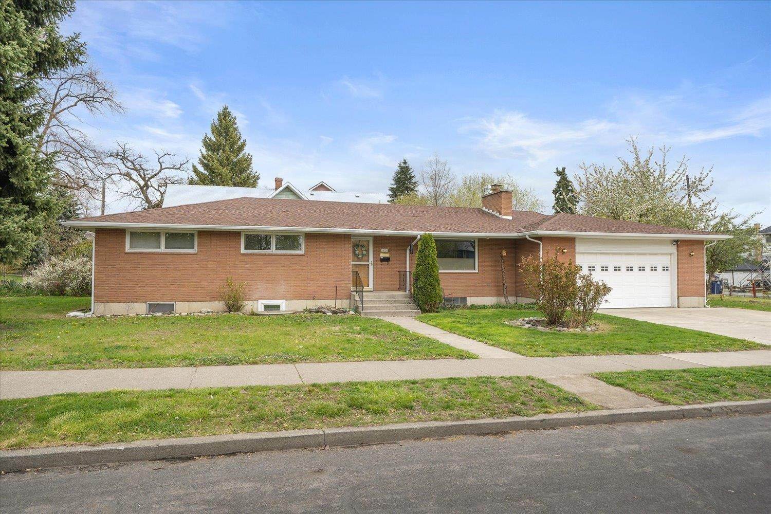1. Single Family Homes for Sale at 1828 N Dakota Street Spokane, Washington 99207 United States