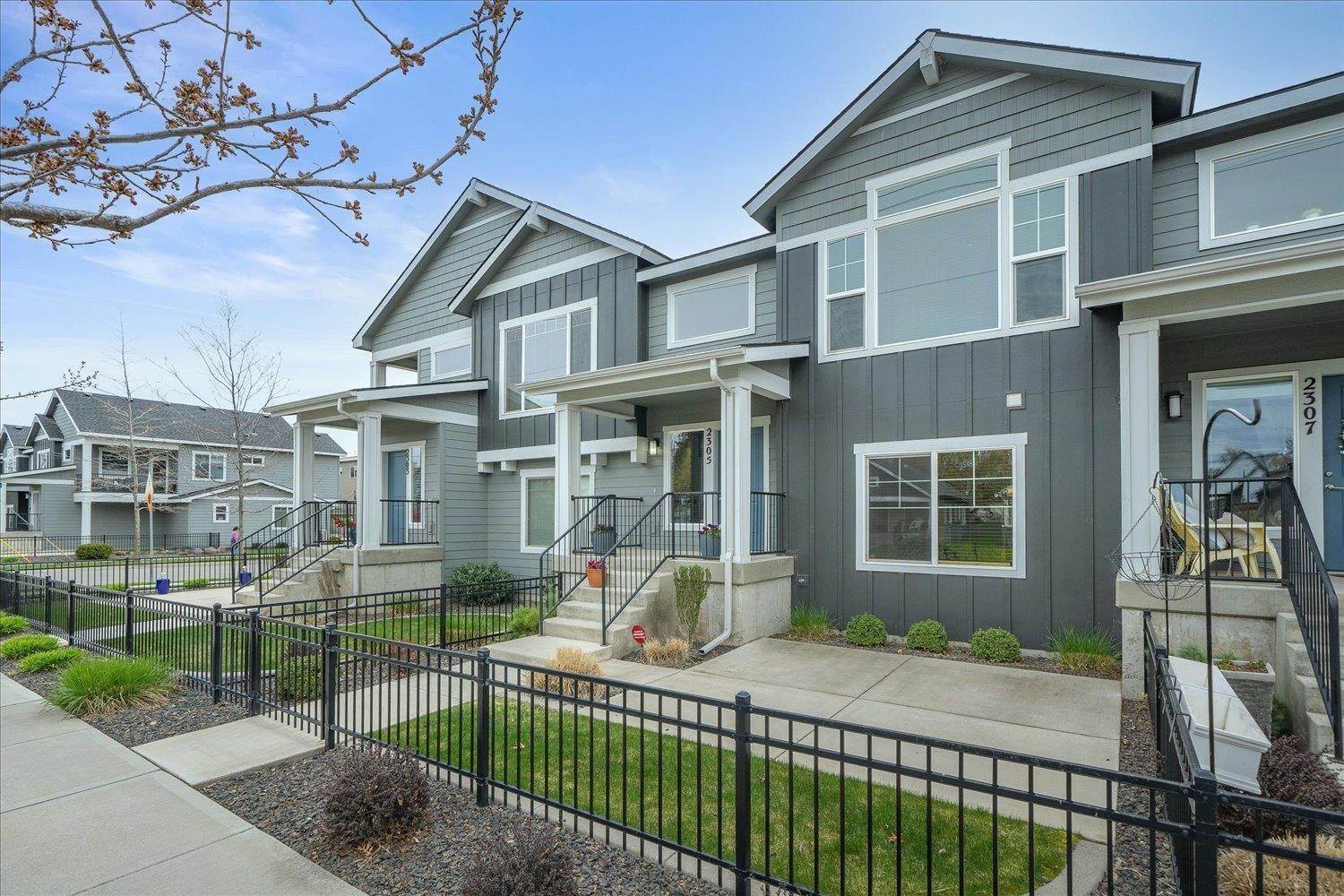 4. Single Family Homes for Sale at 2305 W Bridge Avenue Spokane, Washington 99201 United States