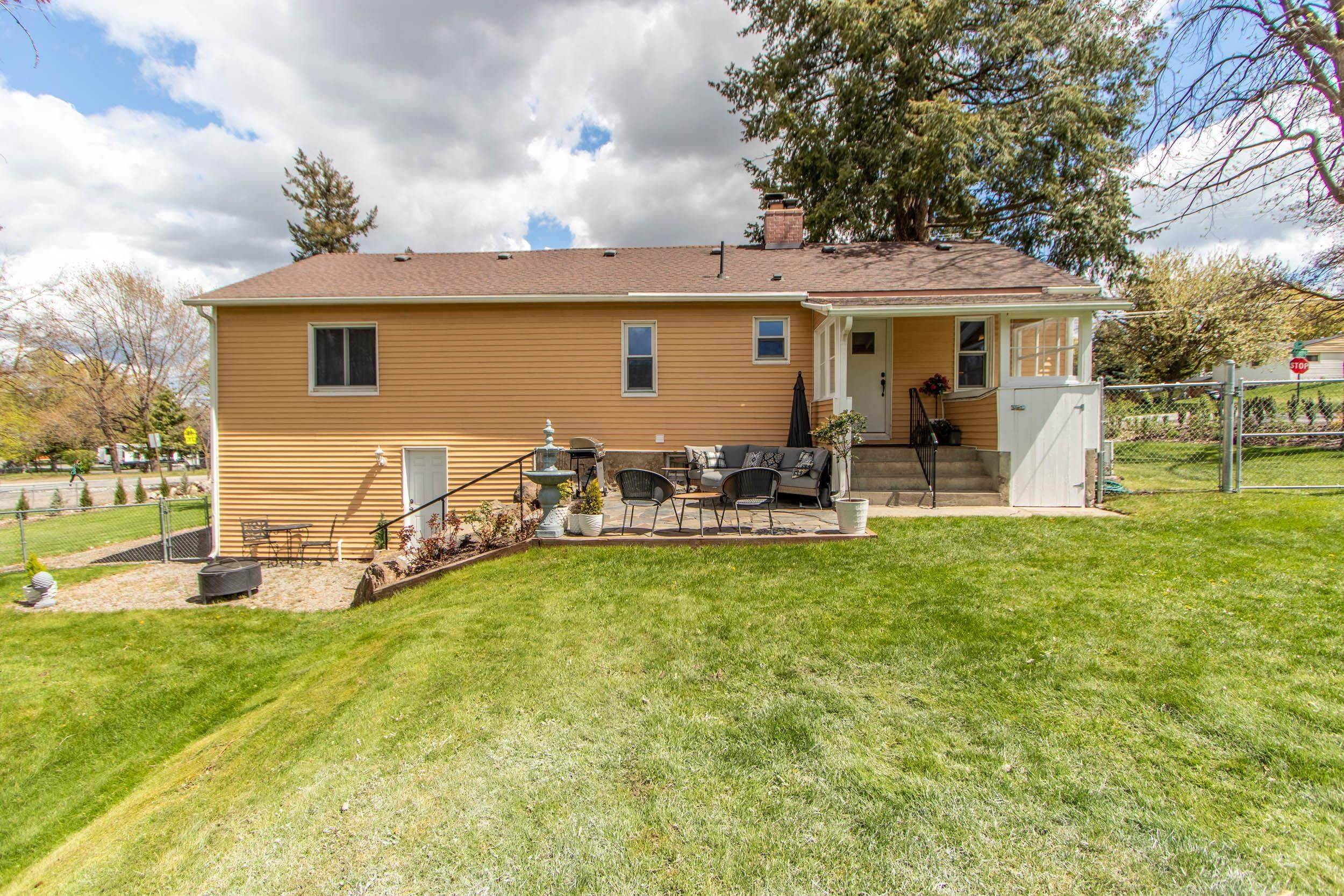 6. Single Family Homes for Sale at 926 S Adams Road Spokane Valley, Washington 99037 United States