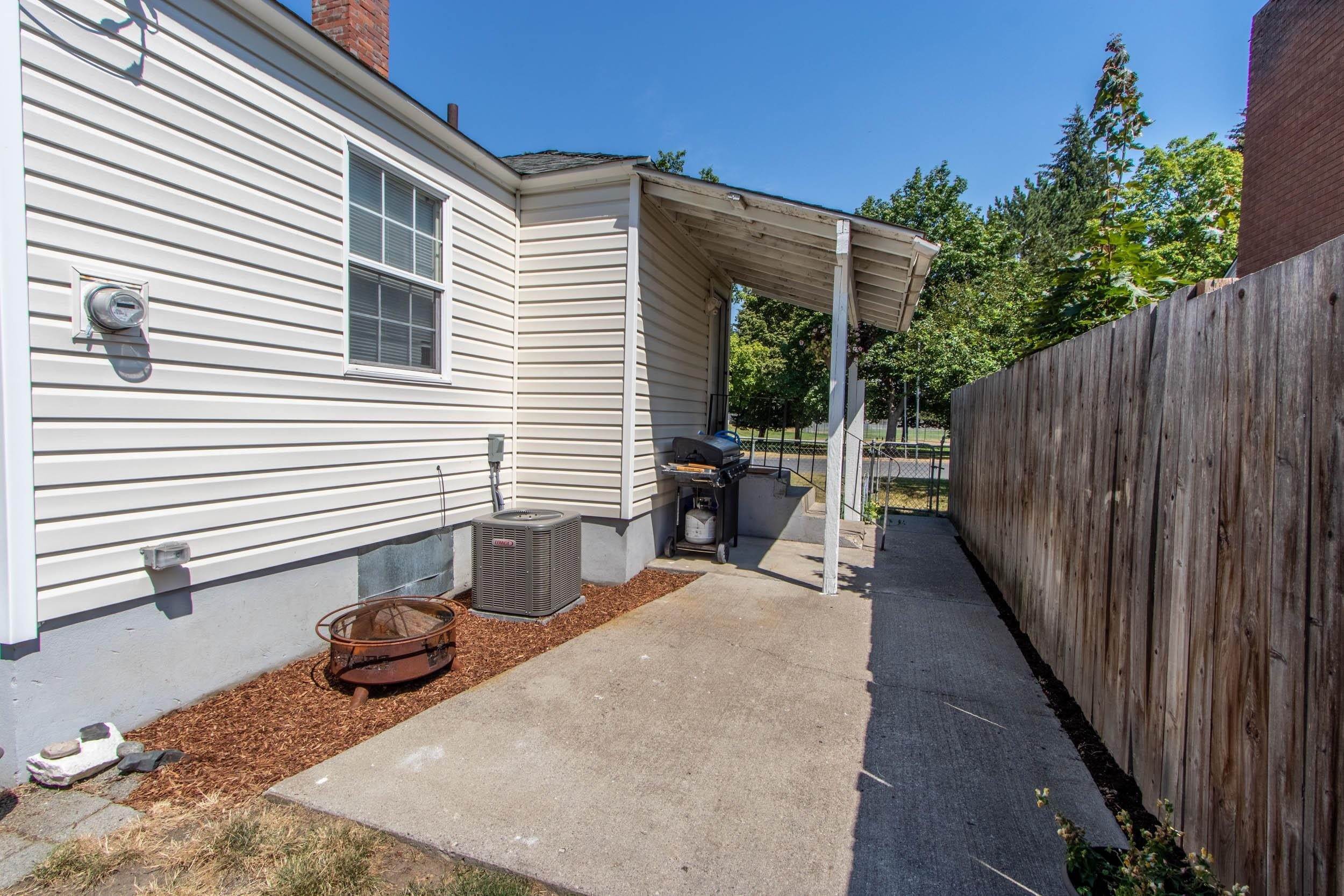 15. Single Family Homes for Sale at 5427 N Whitehouse Street Spokane, Washington 99205 United States