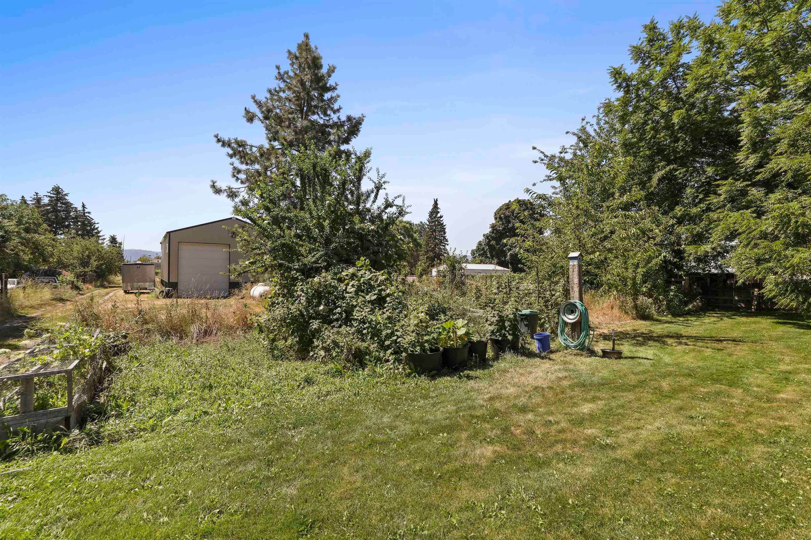 10. Single Family Homes for Sale at 15004 E Valleyway Avenue Spokane Valley, Washington 99216 United States