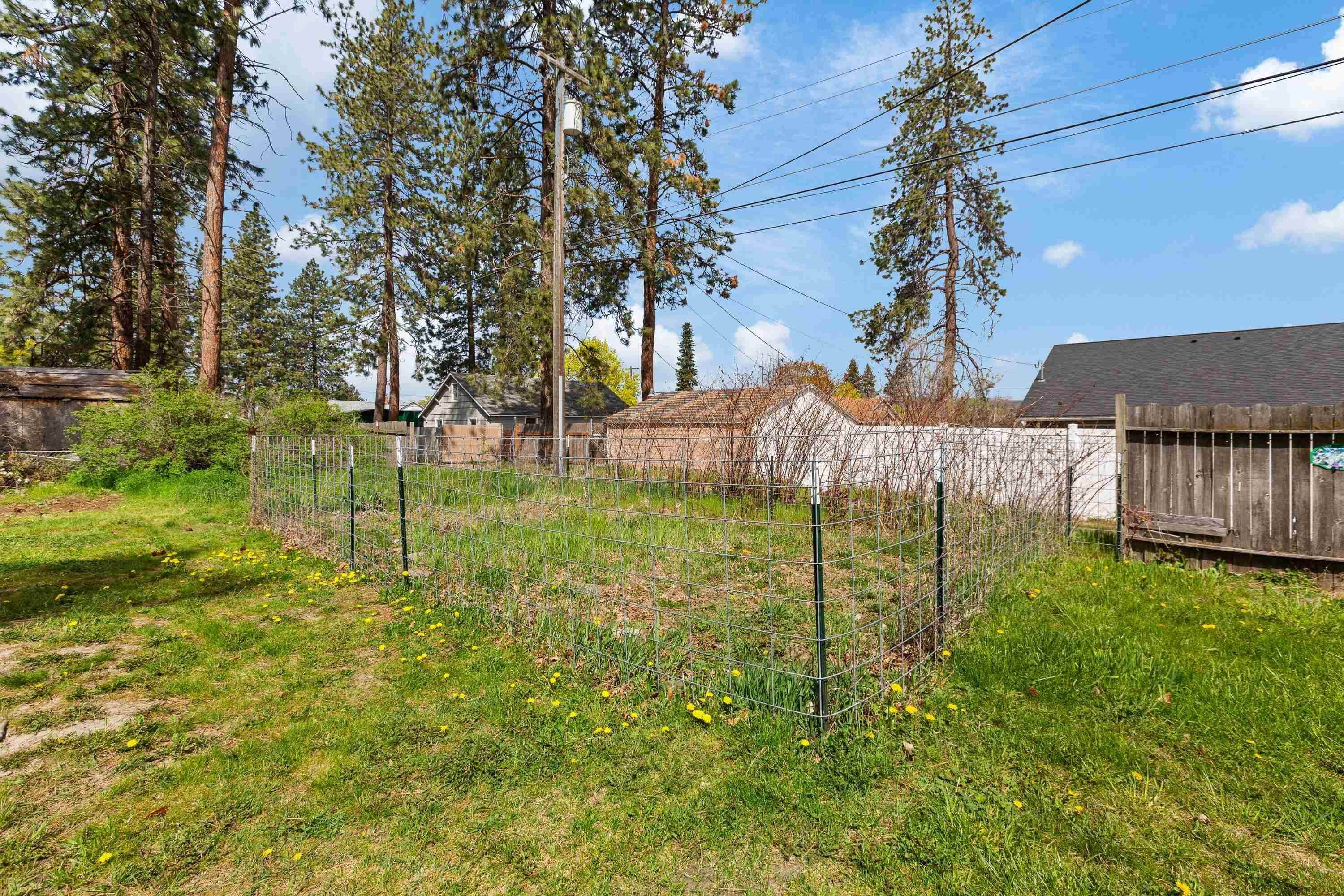 18. Single Family Homes for Sale at 6915 E 5th Avenue Spokane Valley, Washington 99212 United States