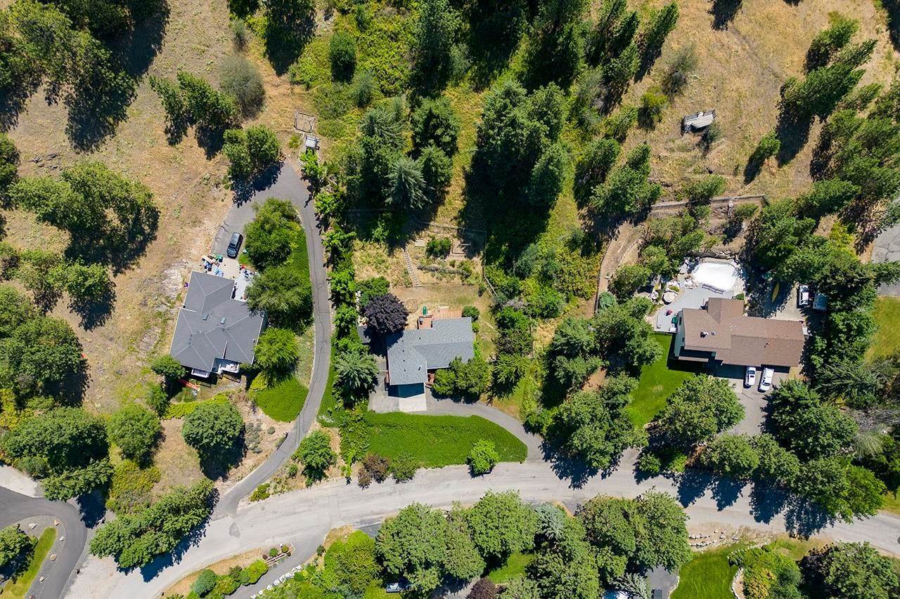 6. Single Family Homes for Sale at 5815 S Cree Drive Spokane, Washington 99206 United States