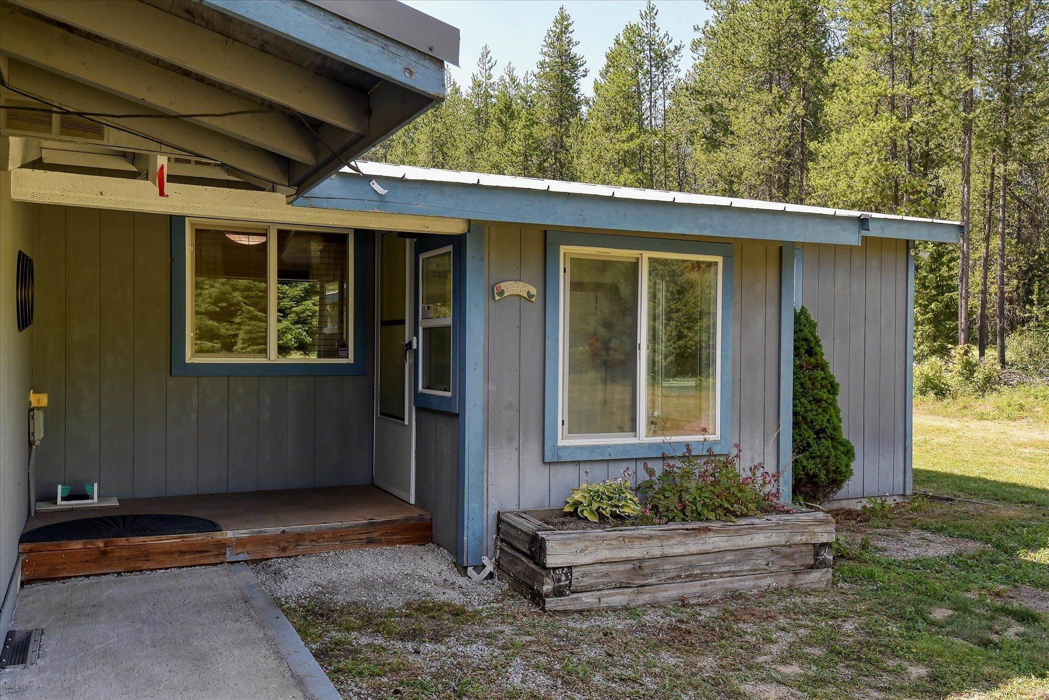 4. Single Family Homes for Sale at 571 Buck Creek Road Newport, Washington 99156 United States